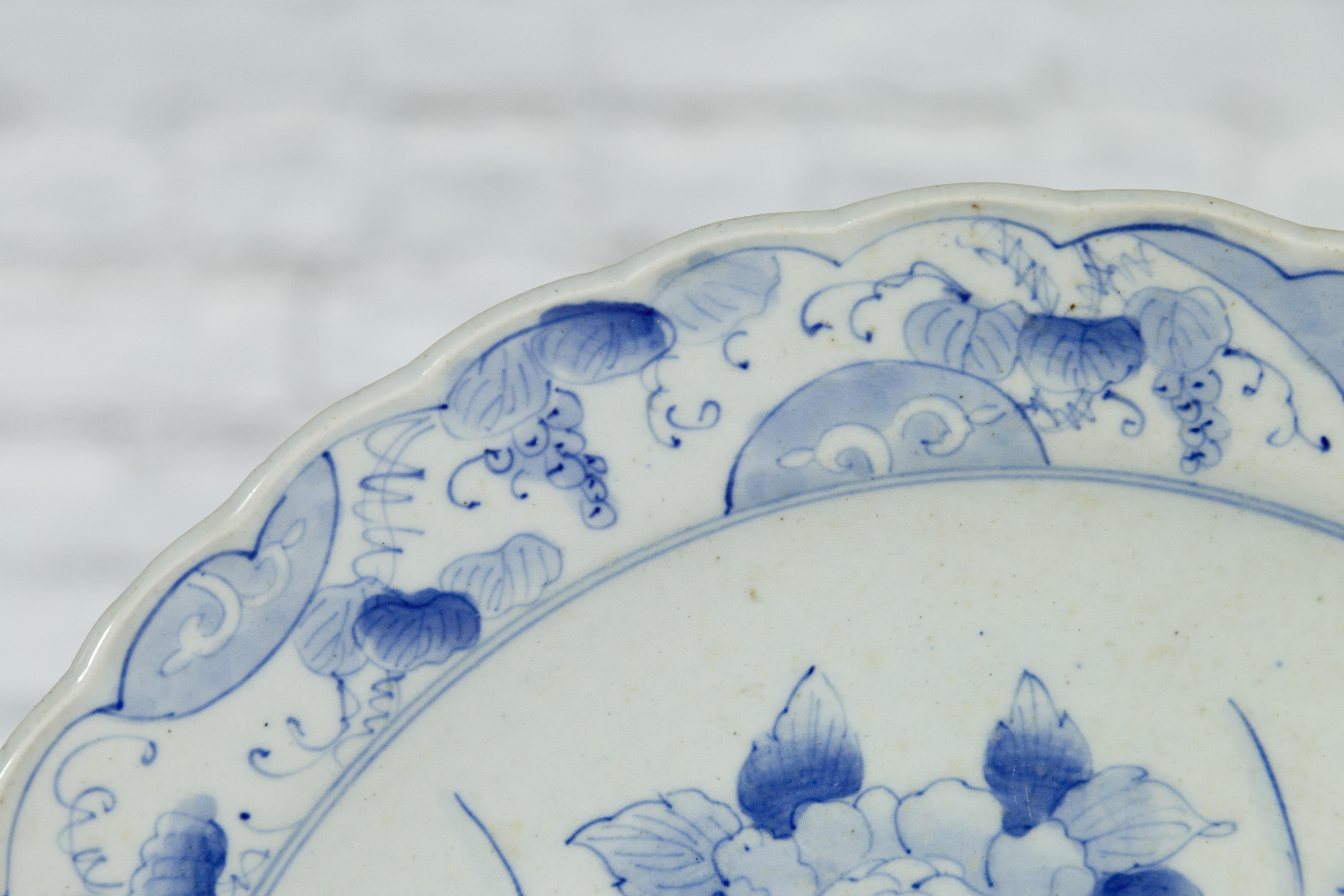 19th Century Japanese Hand-Painted Blue and White Porcelain Plate with Roosters For Sale 7