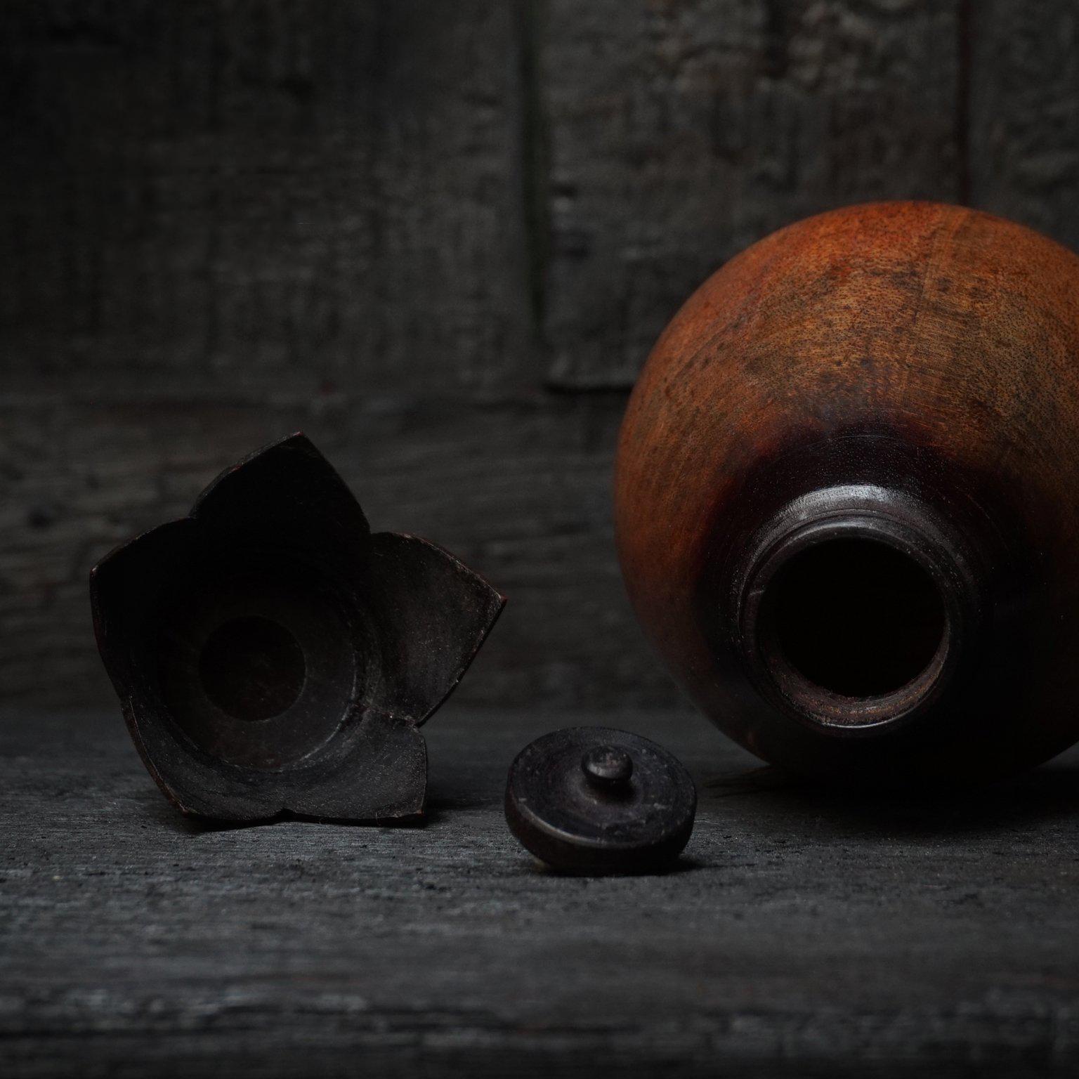 19th Century Japanese Hardwood Eggplant or Aubergine Tea Caddy In Good Condition In Haarlem, NL