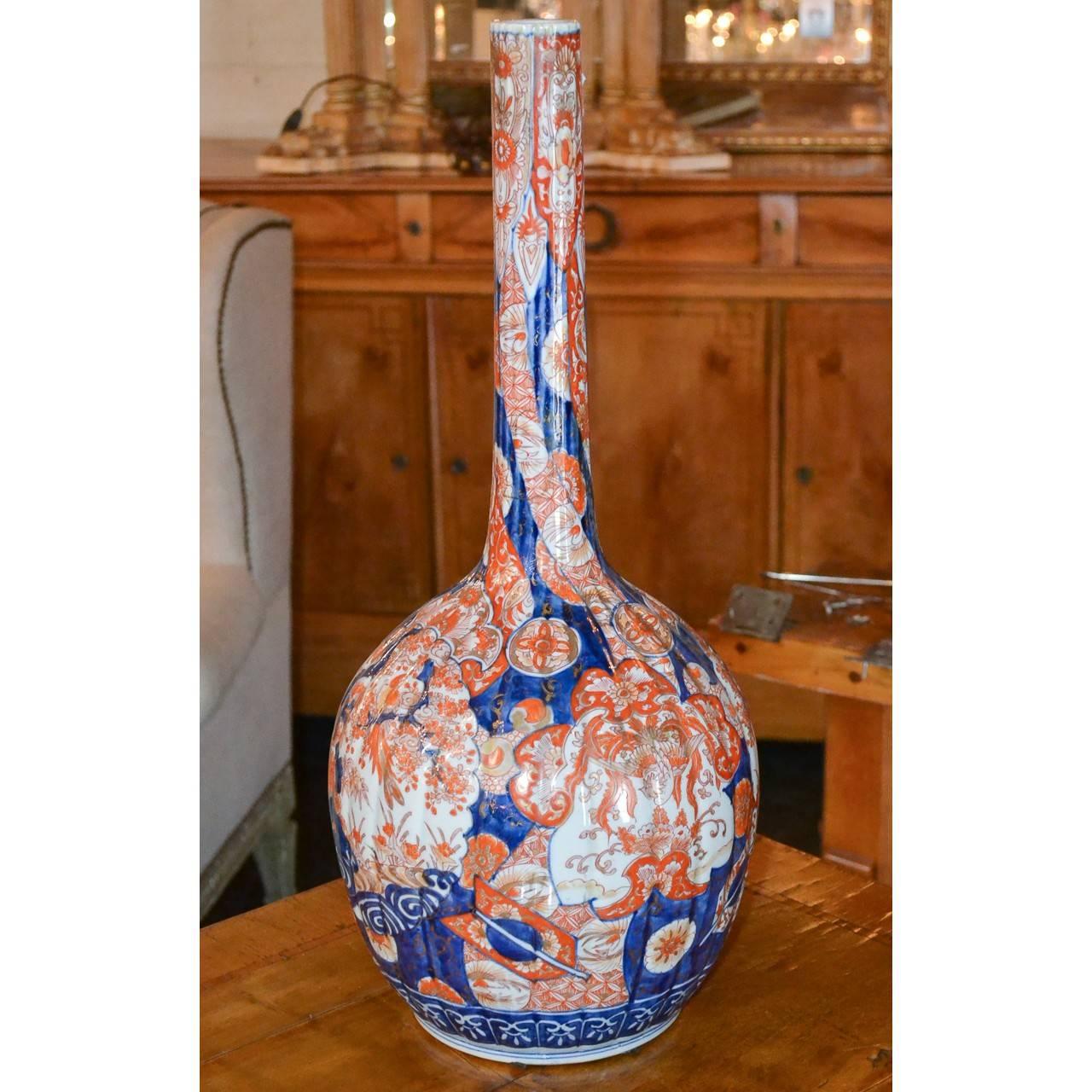 Giapponese Vaso a bottiglia Imari giapponese del XIX secolo in vendita
