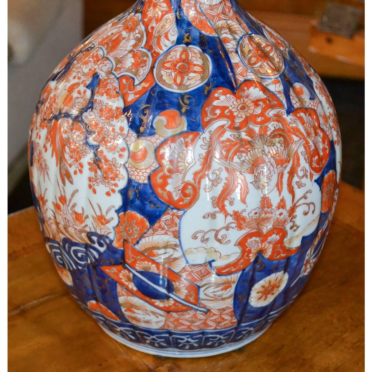 Vaso a bottiglia Imari giapponese del XIX secolo In condizioni buone in vendita a Dallas, TX
