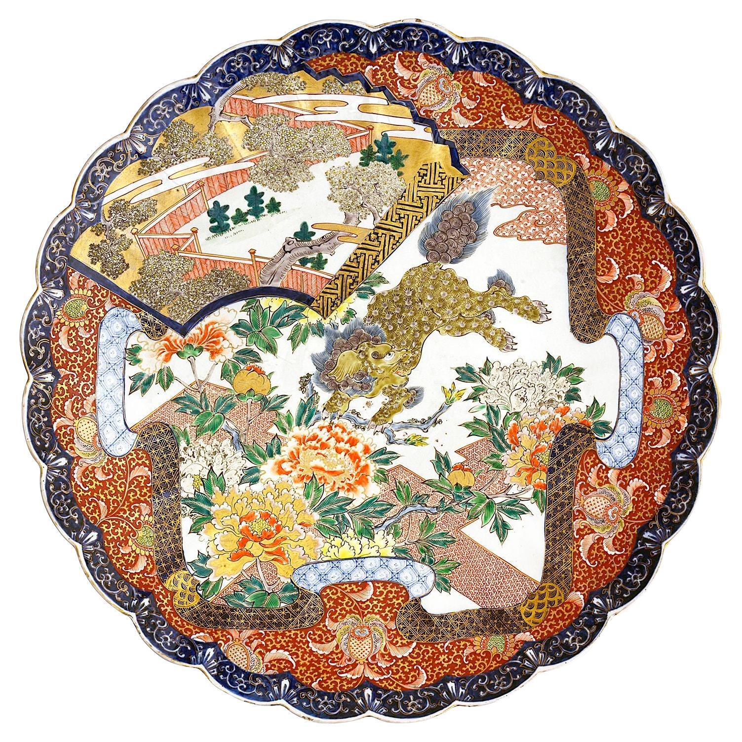 Cargador Imari japonés del siglo XIX, 22,5" de diámetro .