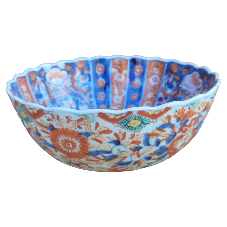 19th Century Japanese Imari Decorative Centerpiece Bowl For Sale at 1stDibs