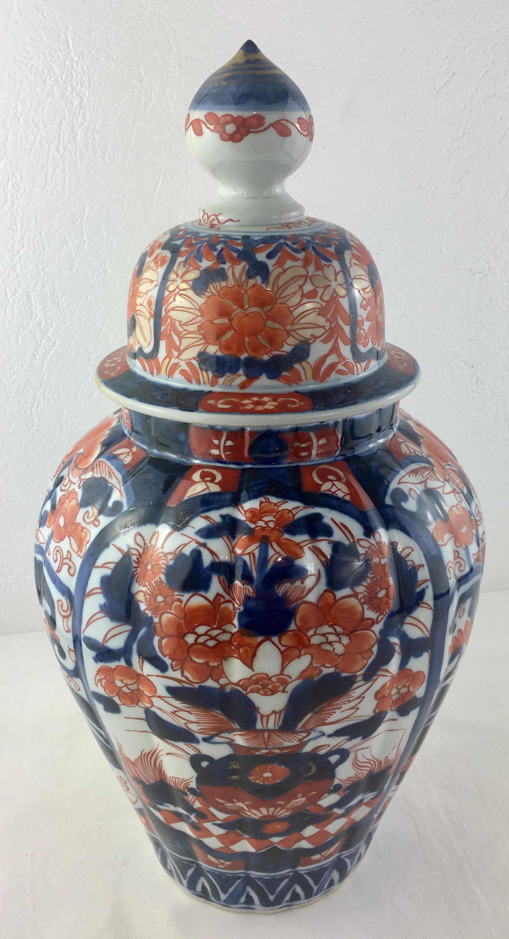 19th Century Japanese Imari Temple Jar and Lid In Good Condition For Sale In Miami, FL