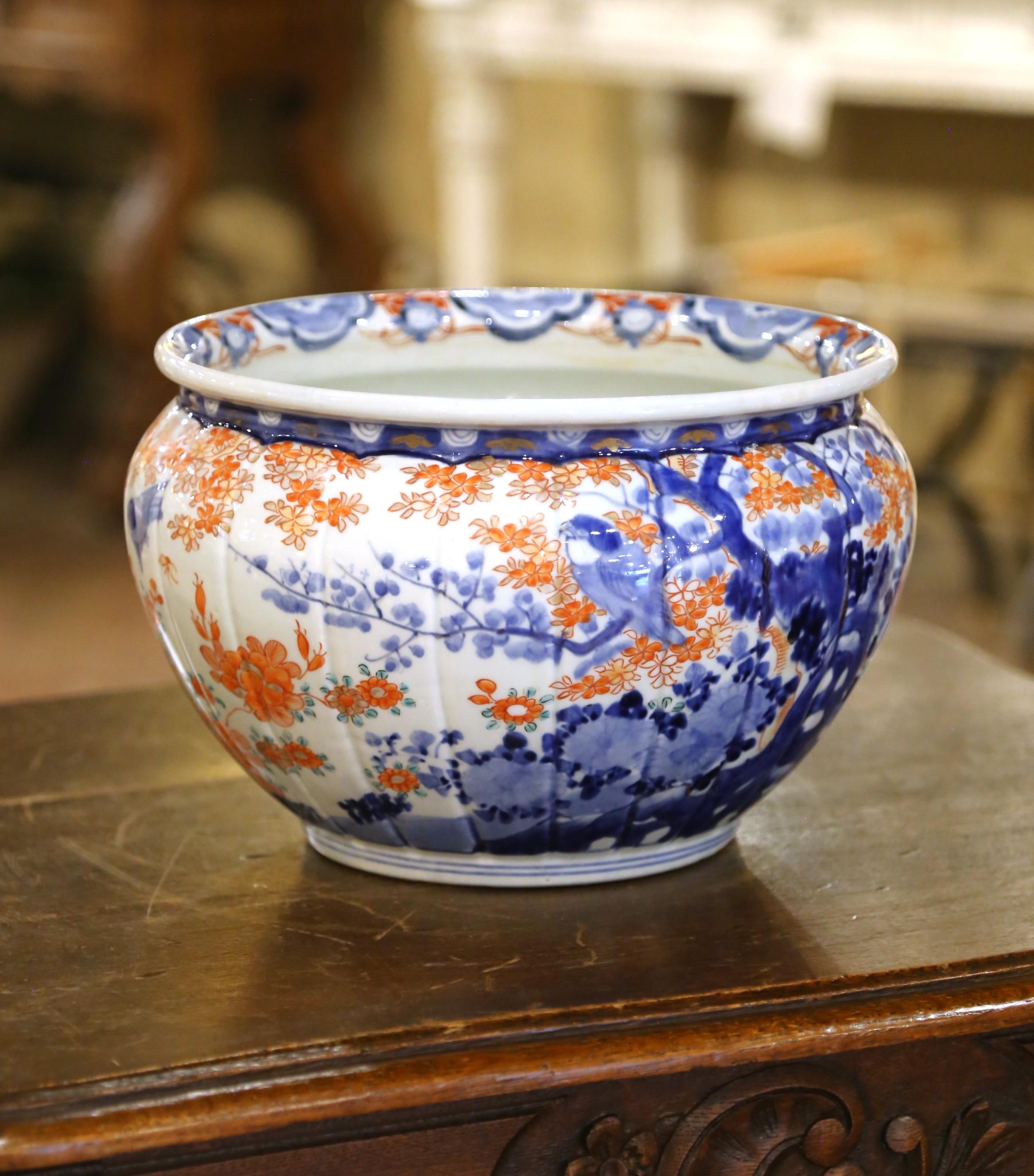 Fait main Jardinière en porcelaine Imari japonaise du 19e siècle avec décor floral en vente