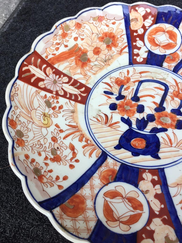19th Century Japanese Imari Round Porcelain Charger, Unmarked For Sale 1