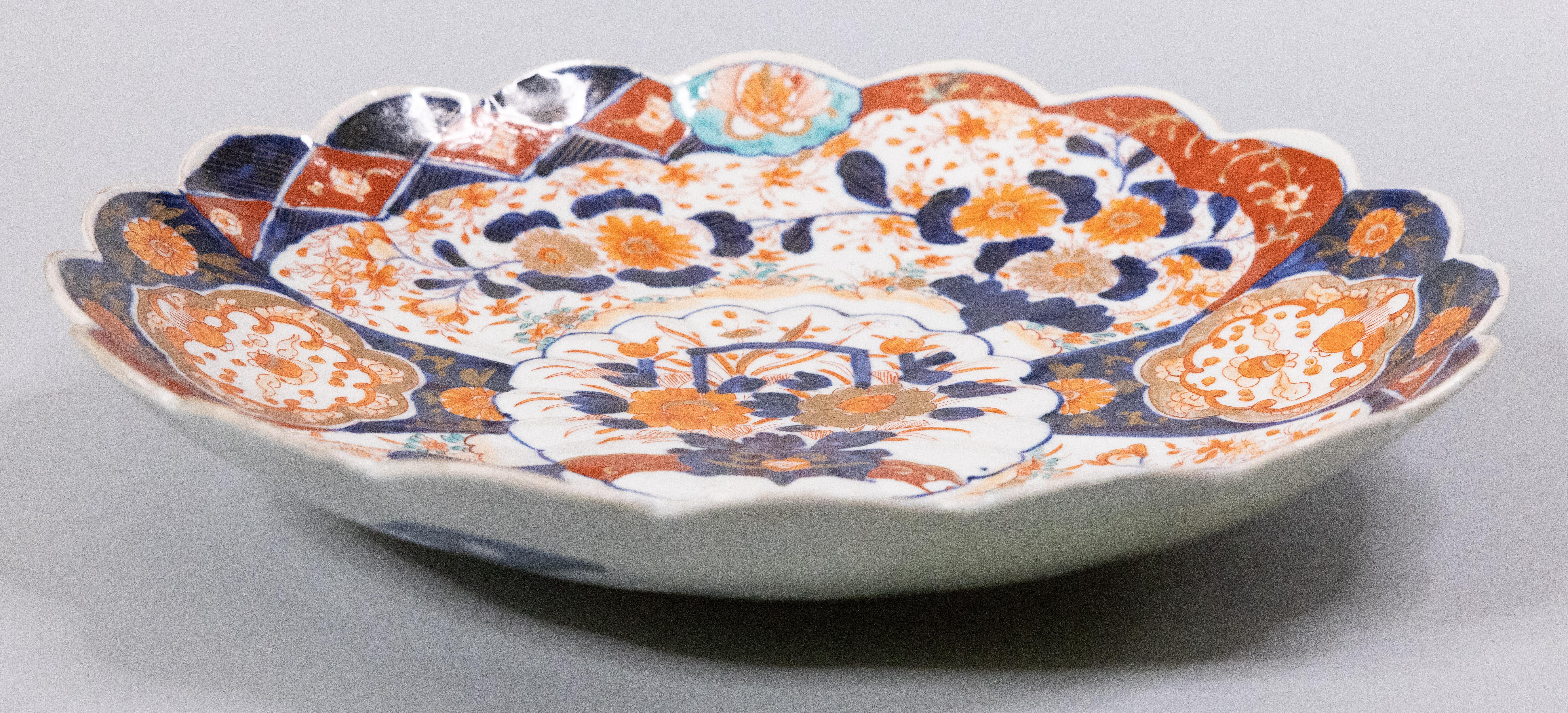 19th Century Japanese Imari Scalloped Charger Plate In Good Condition In Pearland, TX