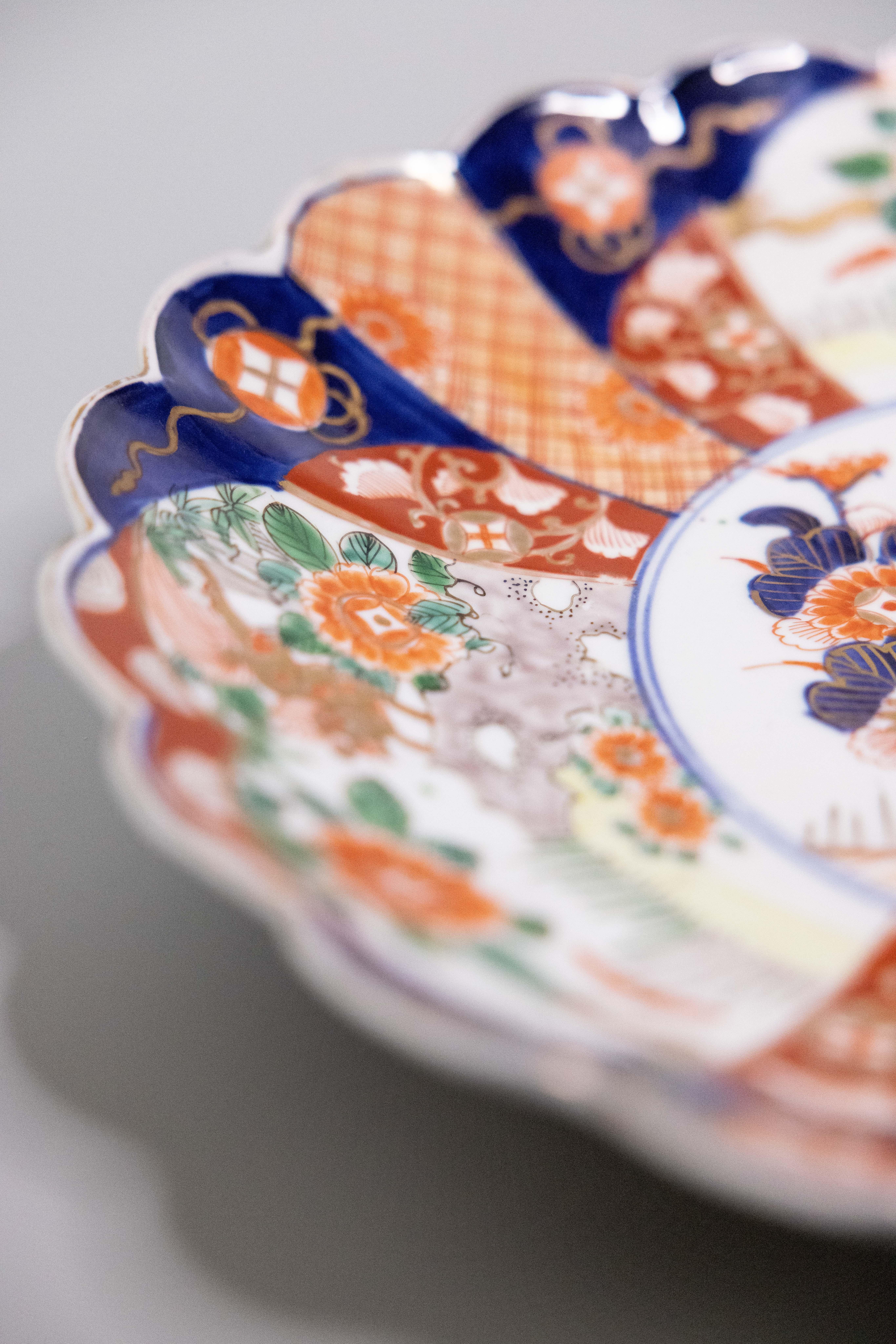 19th Century Japanese Imari Scalloped Charger Plate 1