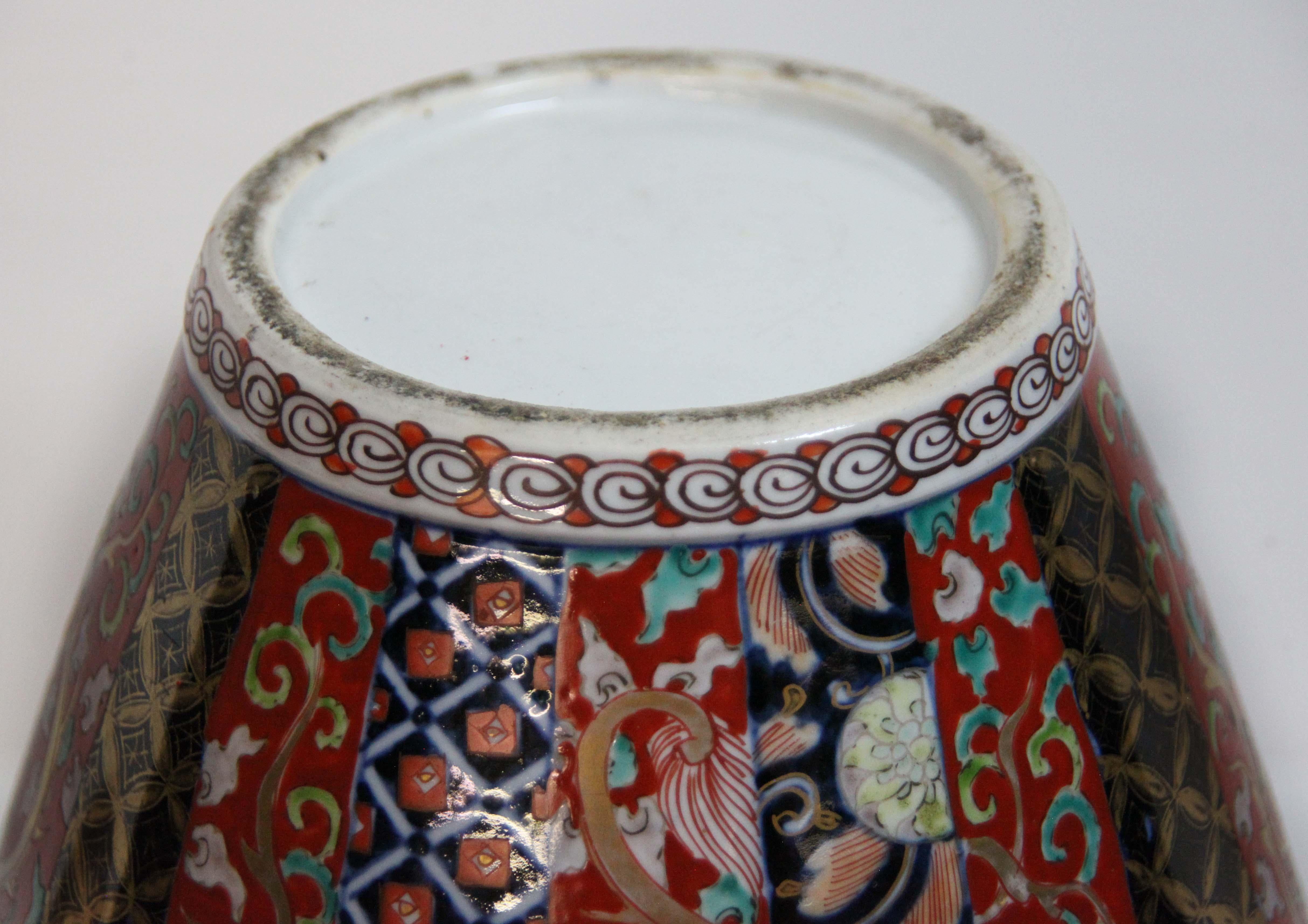19th Century Japanese Imari Temple Jar and Lid For Sale 2