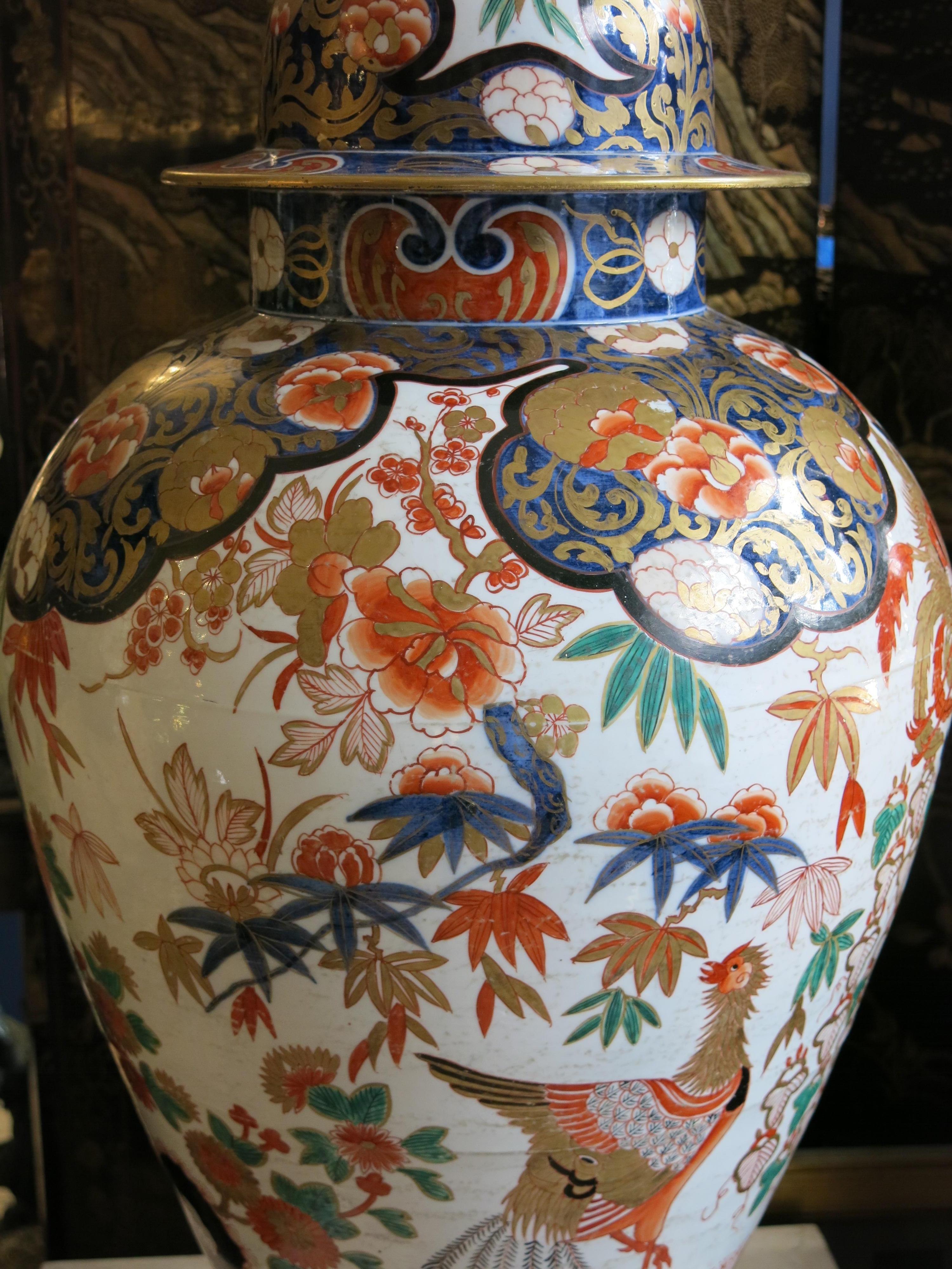 19th Century Japanese Imari Vase In Good Condition For Sale In CABA, AR