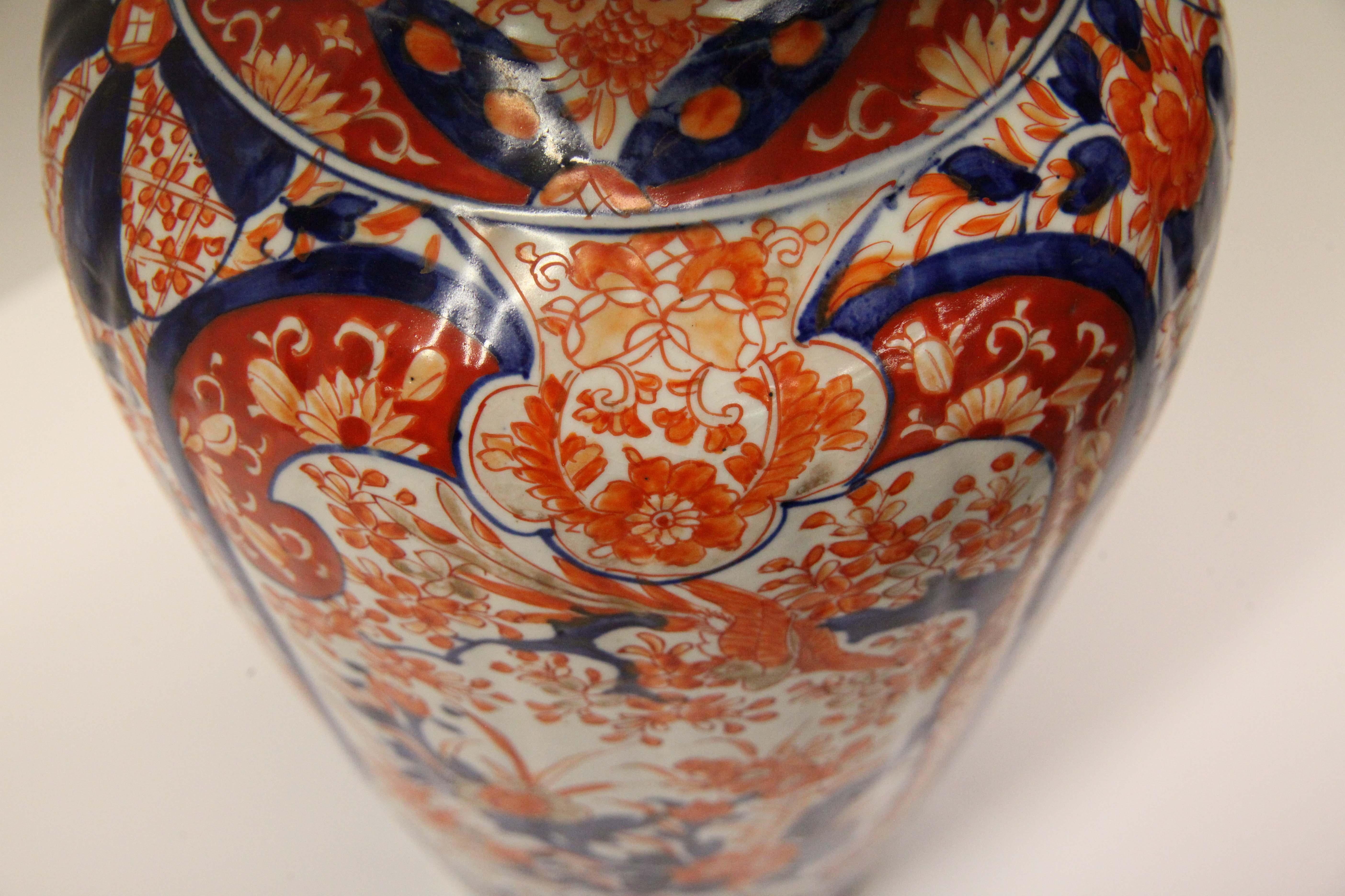 Vase Imari japonais du XIXe siècle Bon état à Wilson, NC