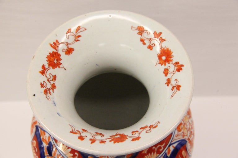 19th Century Japanese Imari Vase For Sale 1