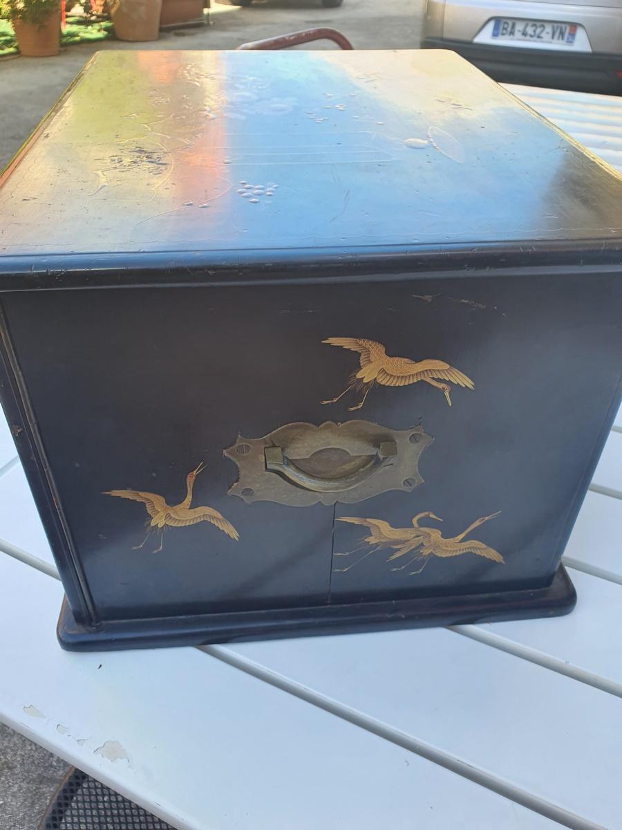 19th Century Japanese Jewelry Box in Lacquer Decor with Birds For Sale 7