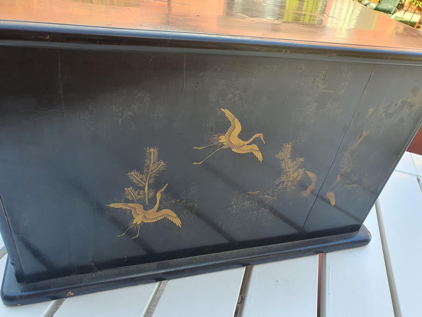 19th Century Japanese Jewelry Box in Lacquer Decor with Birds For Sale 8