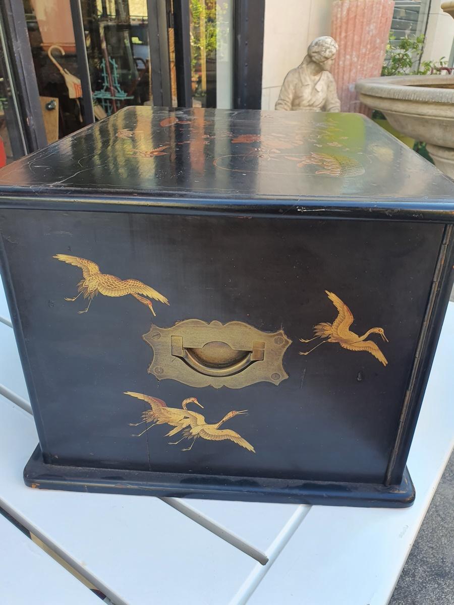 19th Century Japanese Jewelry Box in Lacquer Decor with Birds For Sale 9