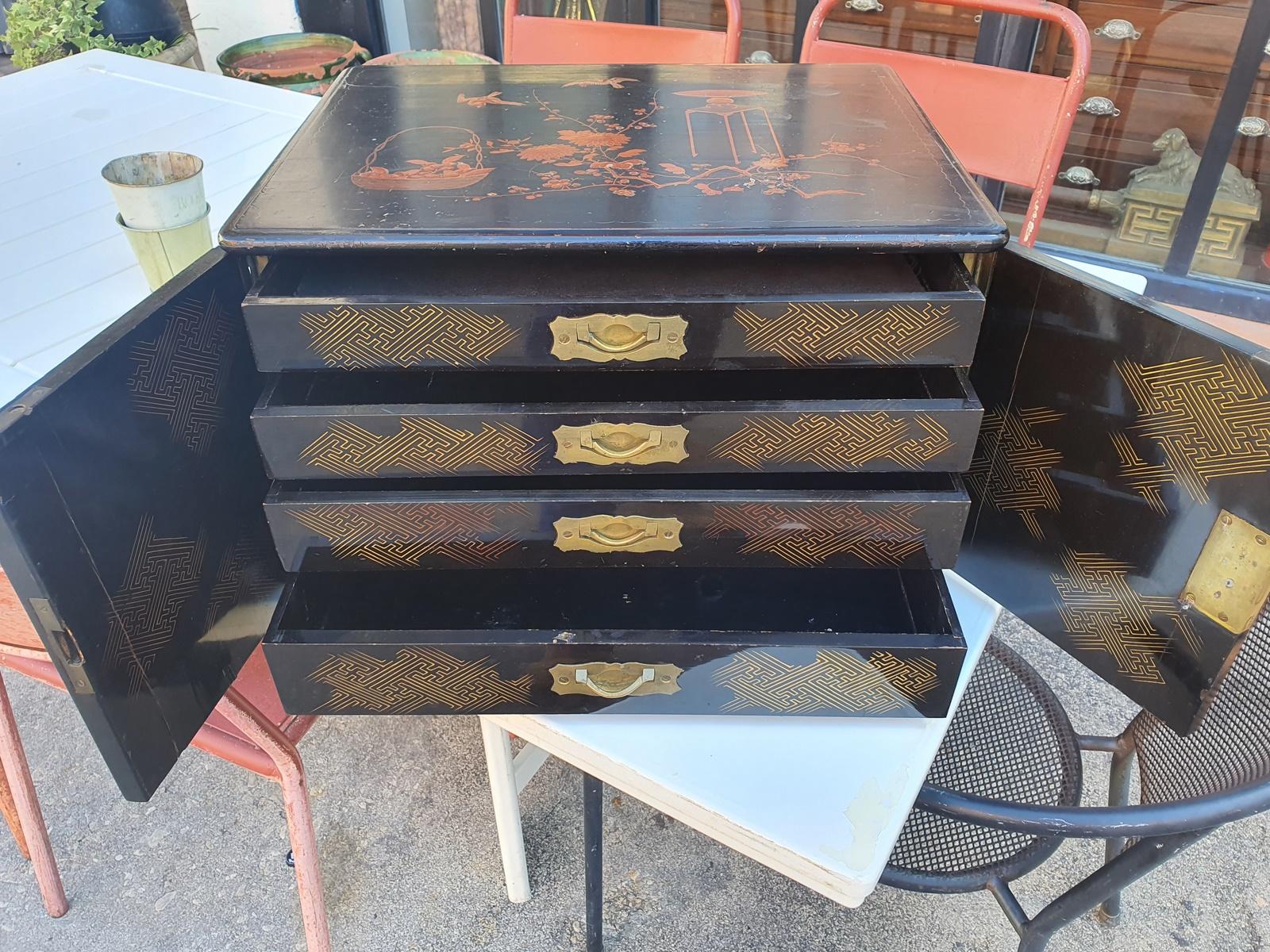19th Century Japanese Jewelry Box in Lacquer Decor with Birds For Sale 3