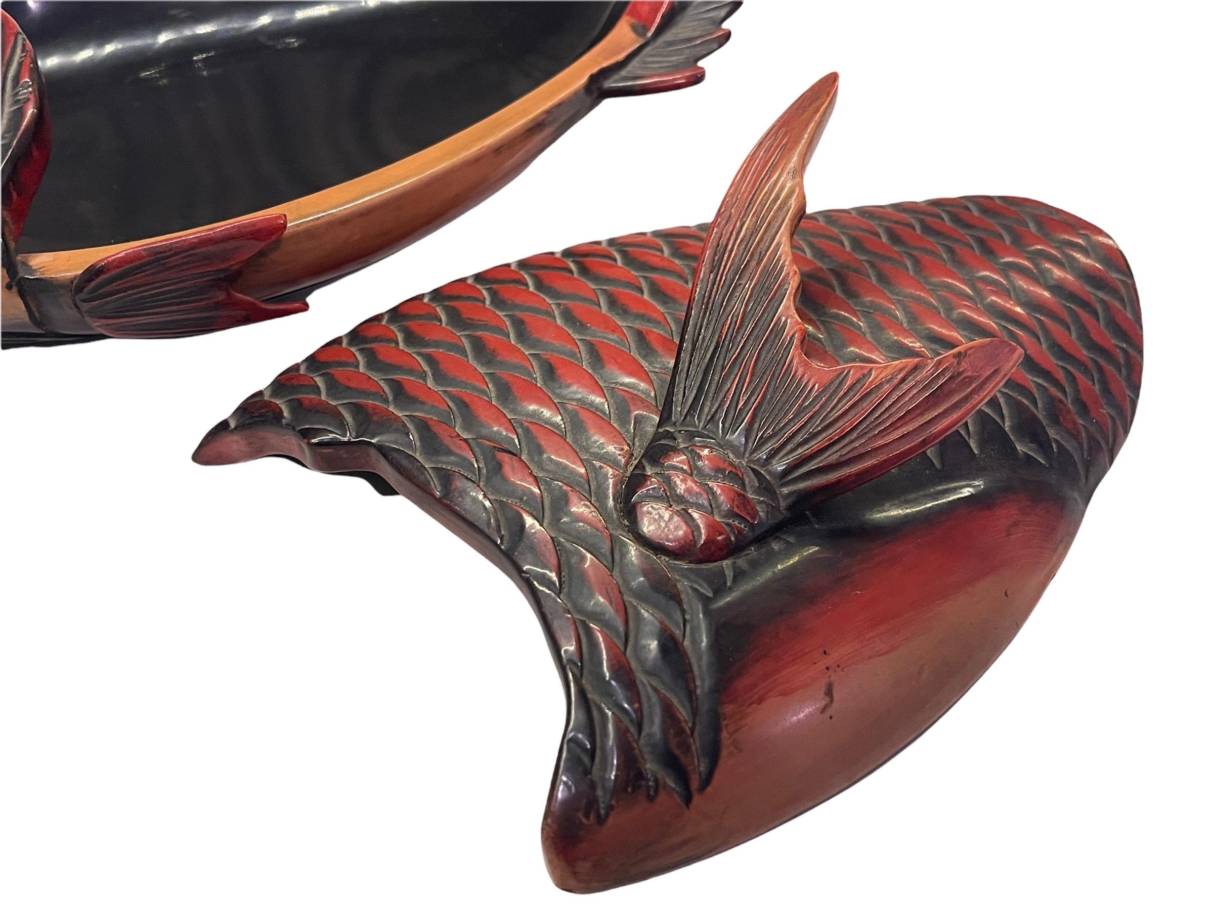 19th Century Japanese Lacquer Box of Fish Shape In Fair Condition For Sale In North Miami, FL