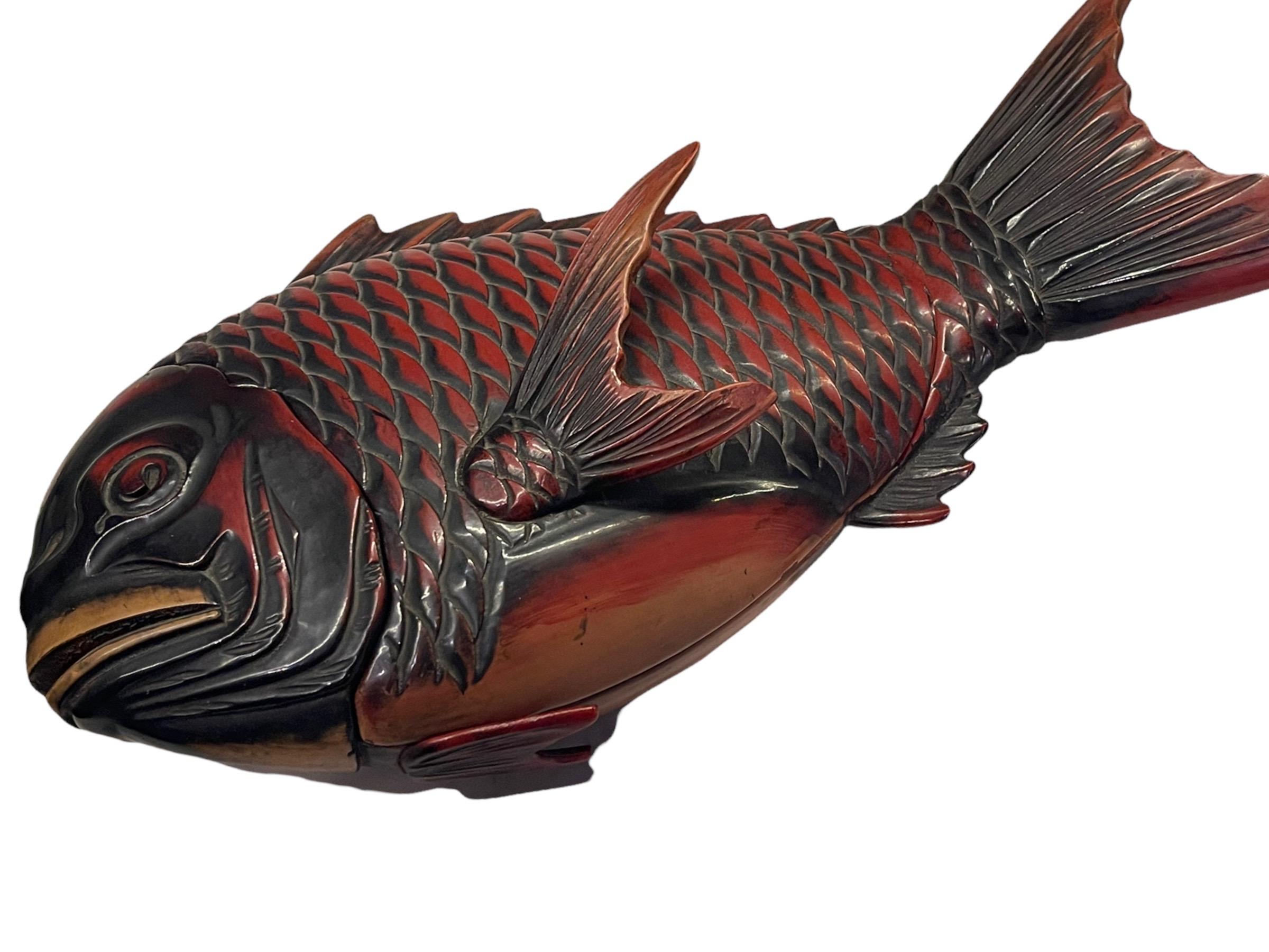 19th Century Japanese Lacquer Box of Fish Shape For Sale 3