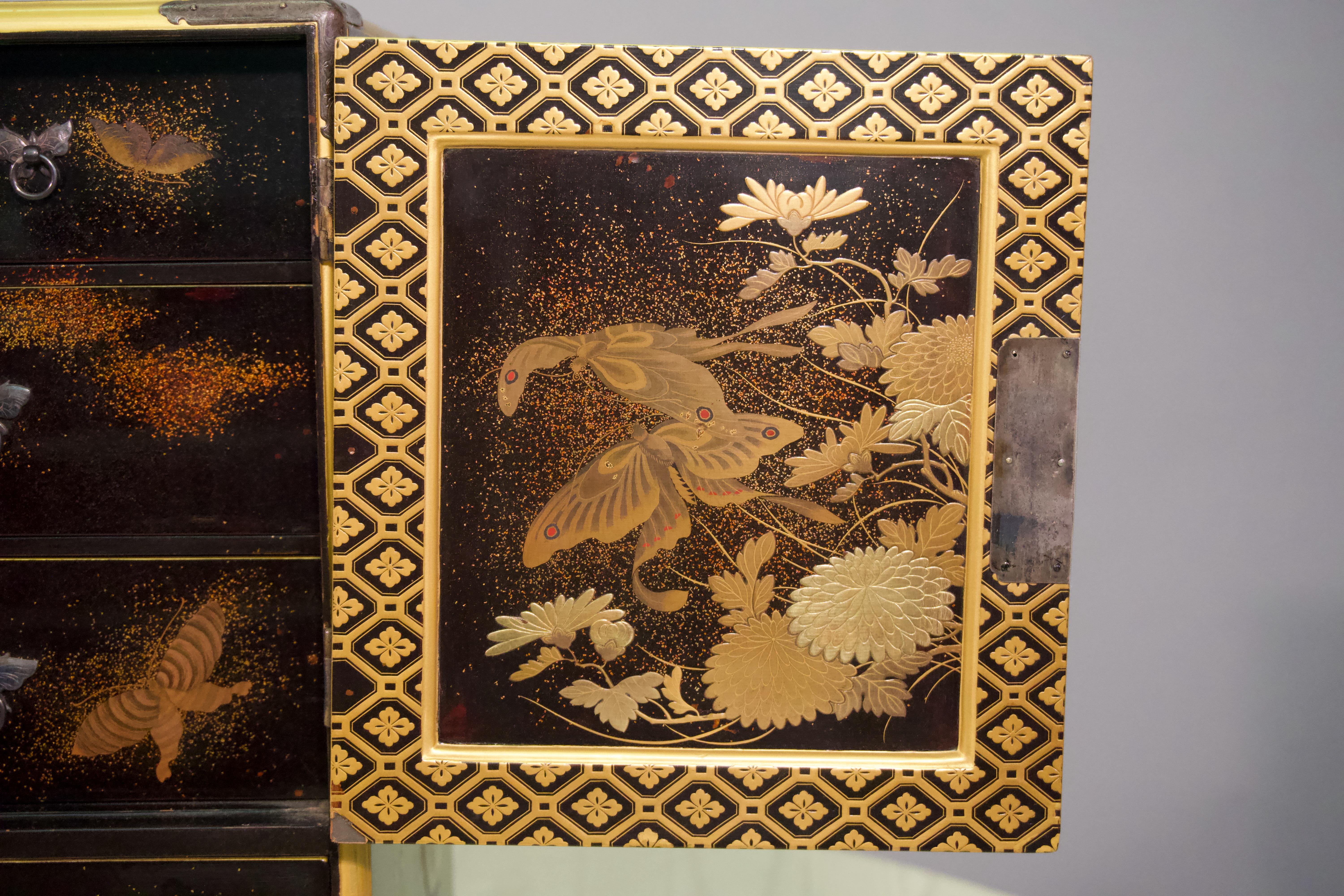 19th Century Japanese Lacquer Miniature Cabinet In Good Condition In Huntington, NY
