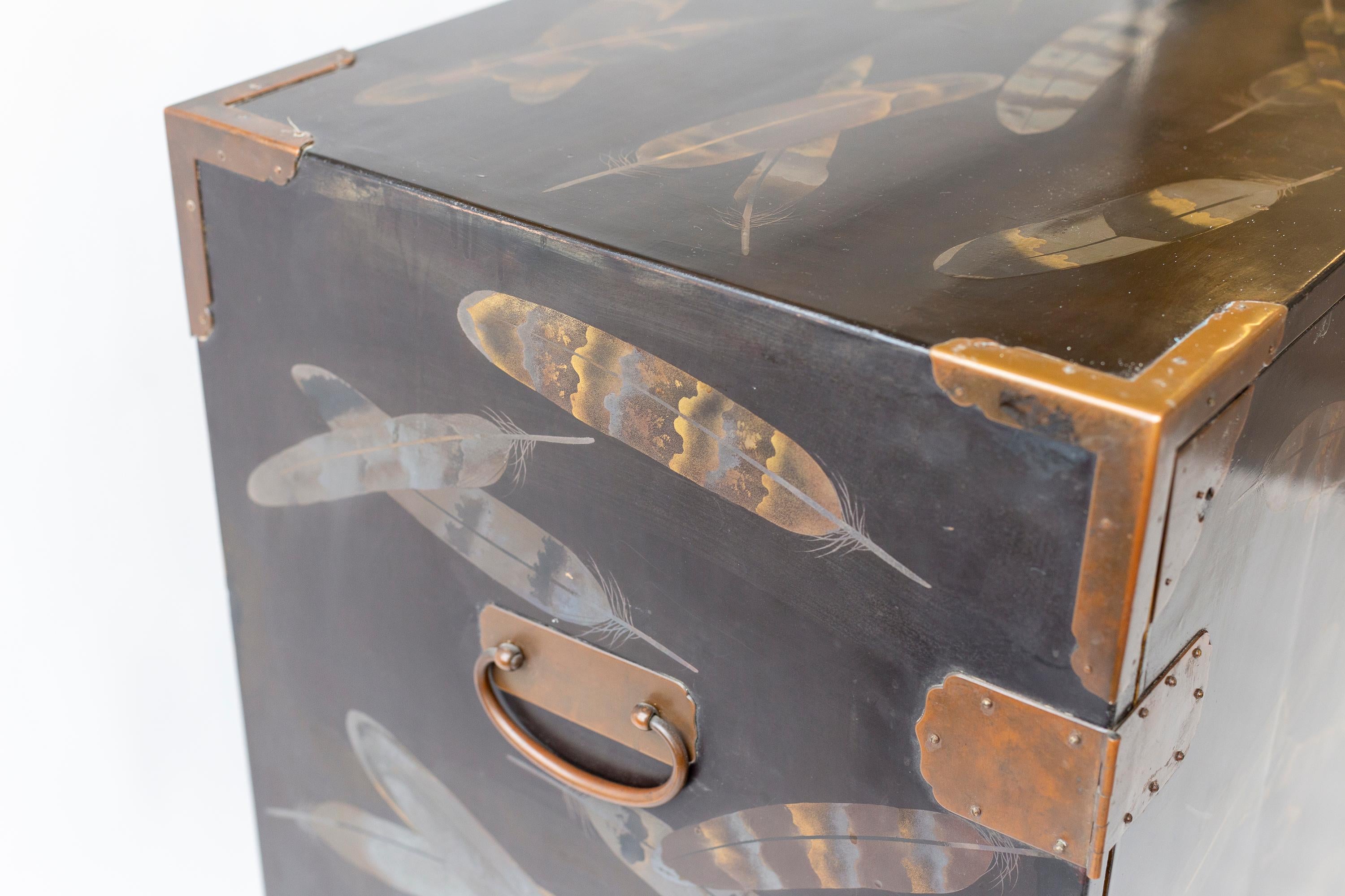 Wood 19th century Japanese Lacquer Tansu with Hawk Feather Design For Sale