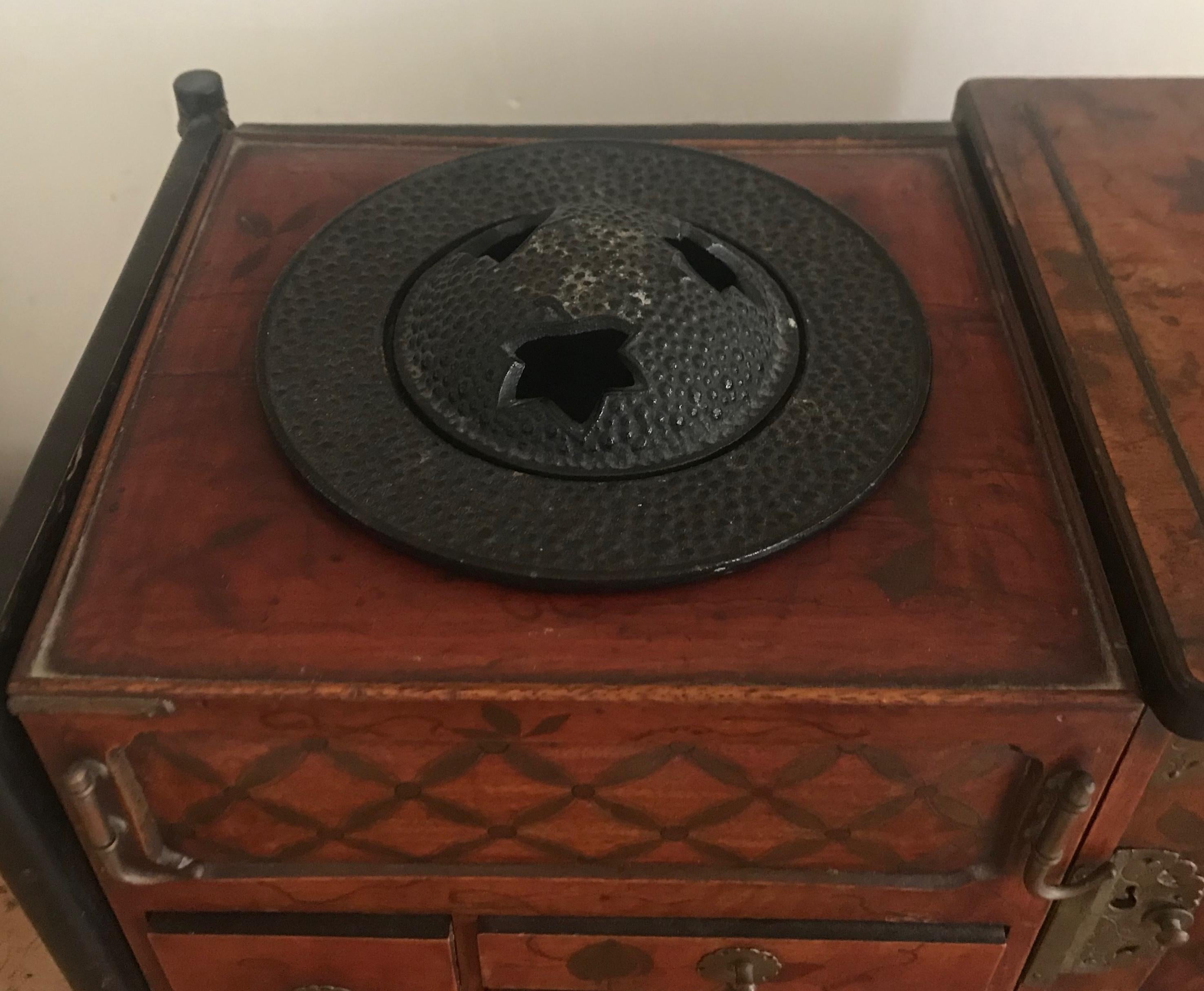 Meiji 19th Century Japanese Lacquered Smoking Box /Tansu for Opium For Sale