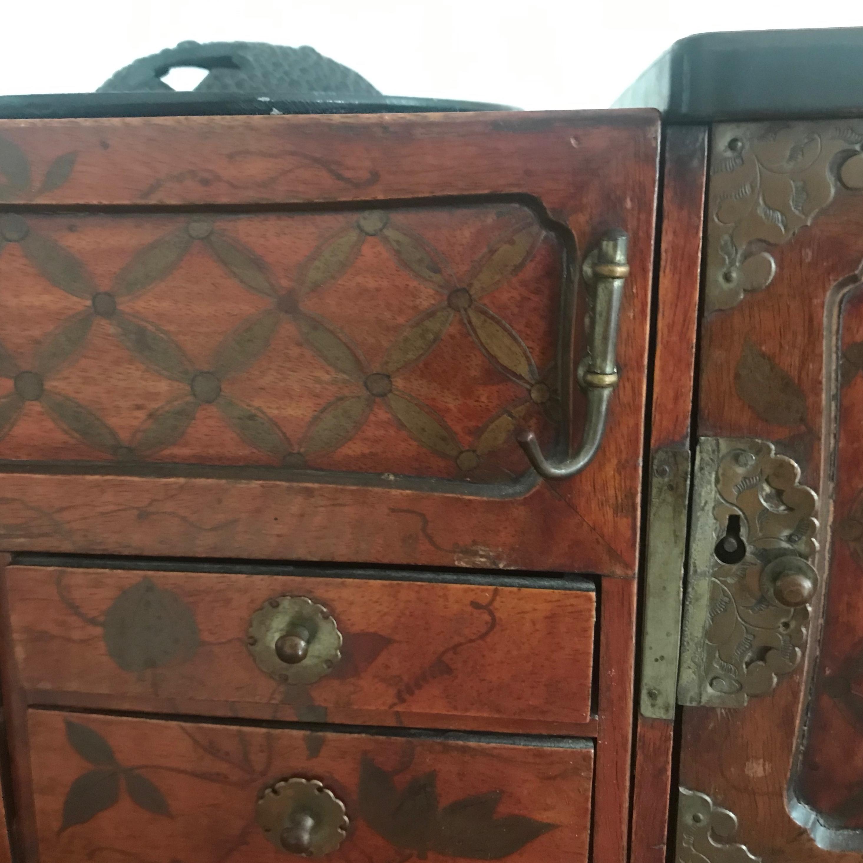 19th Century Japanese Lacquered Smoking Box /Tansu for Opium In Good Condition For Sale In Antwerp, BE