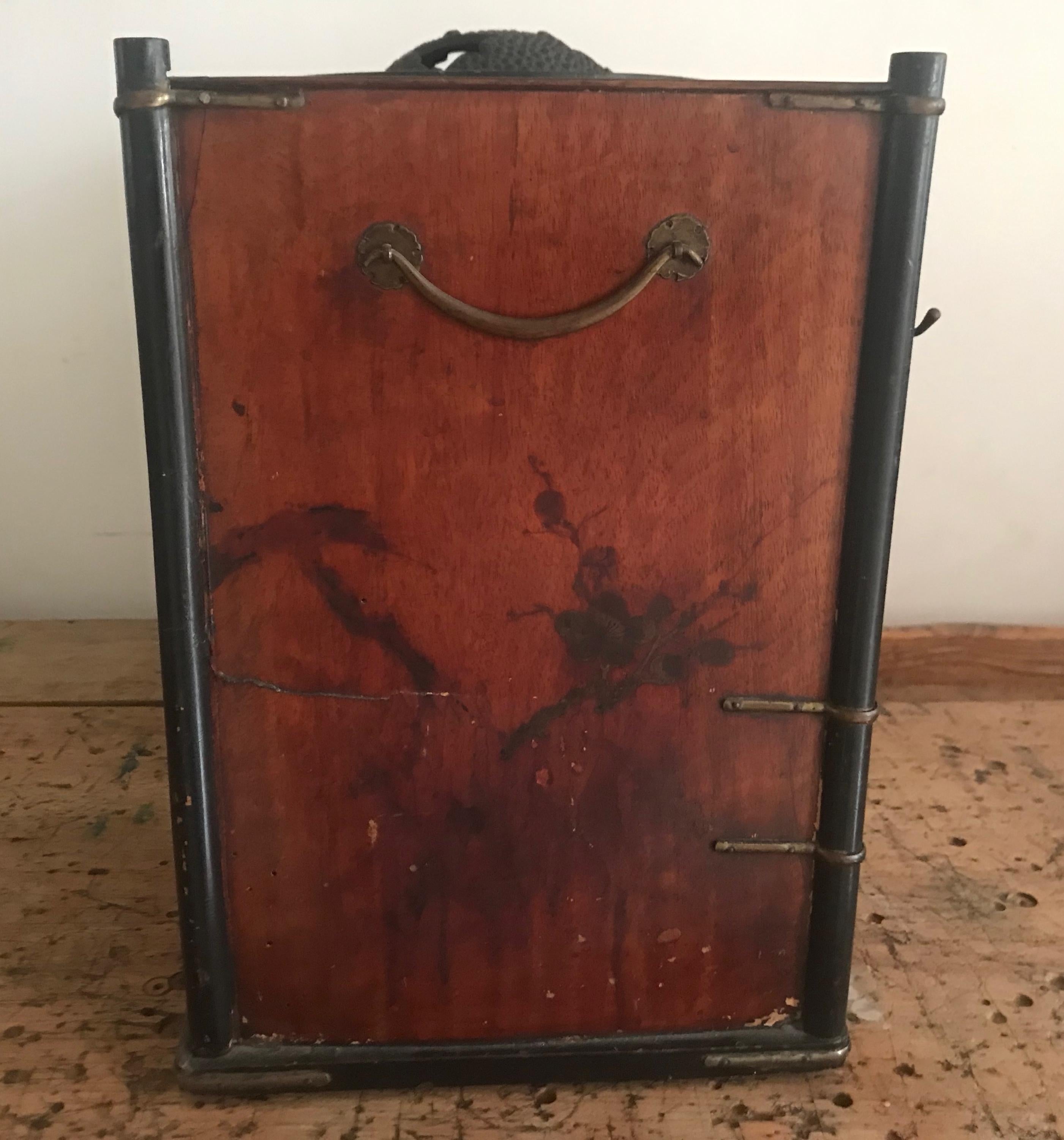 19th Century Japanese Lacquered Smoking Box /Tansu for Opium For Sale 2