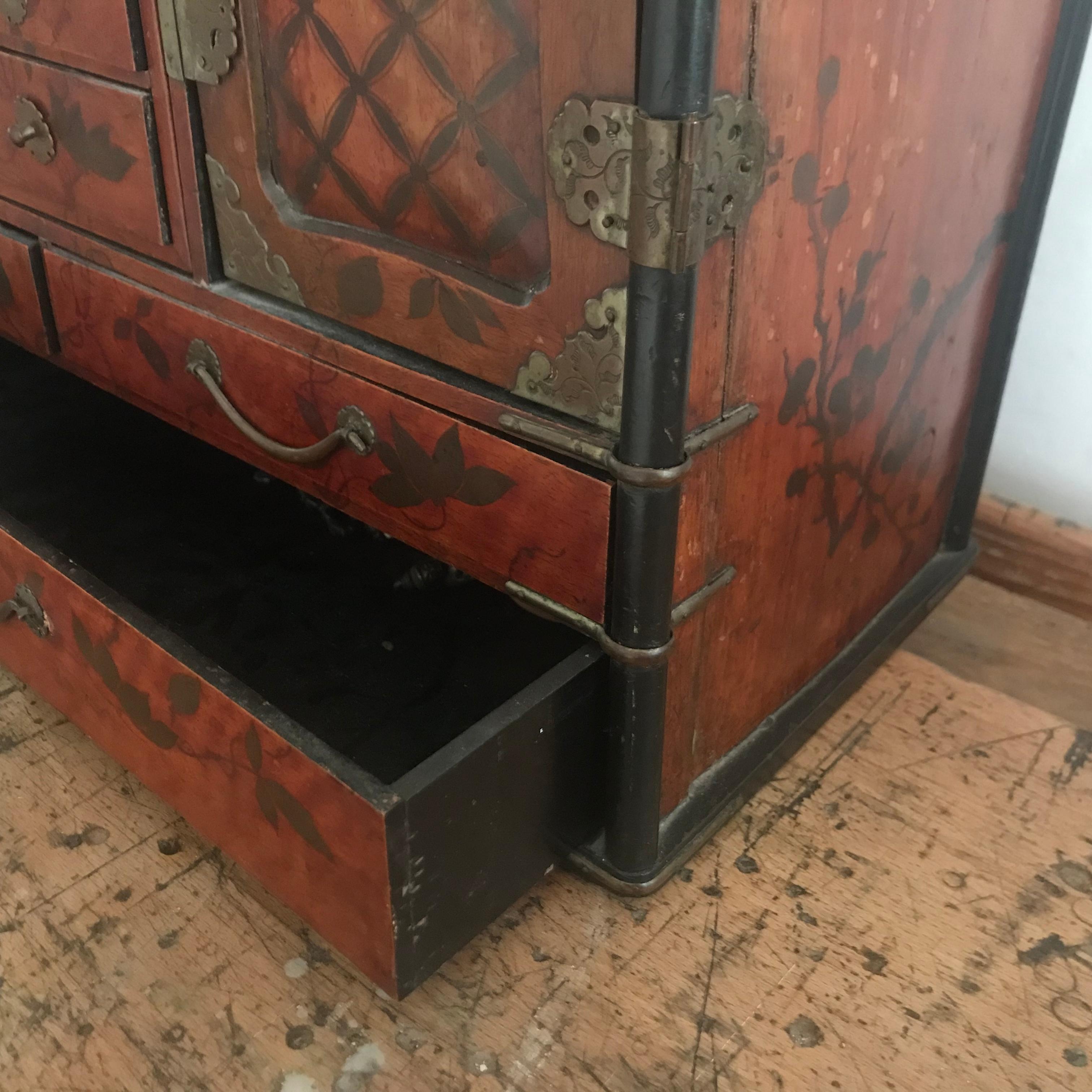 19th Century Japanese Lacquered Smoking Box /Tansu for Opium For Sale 3