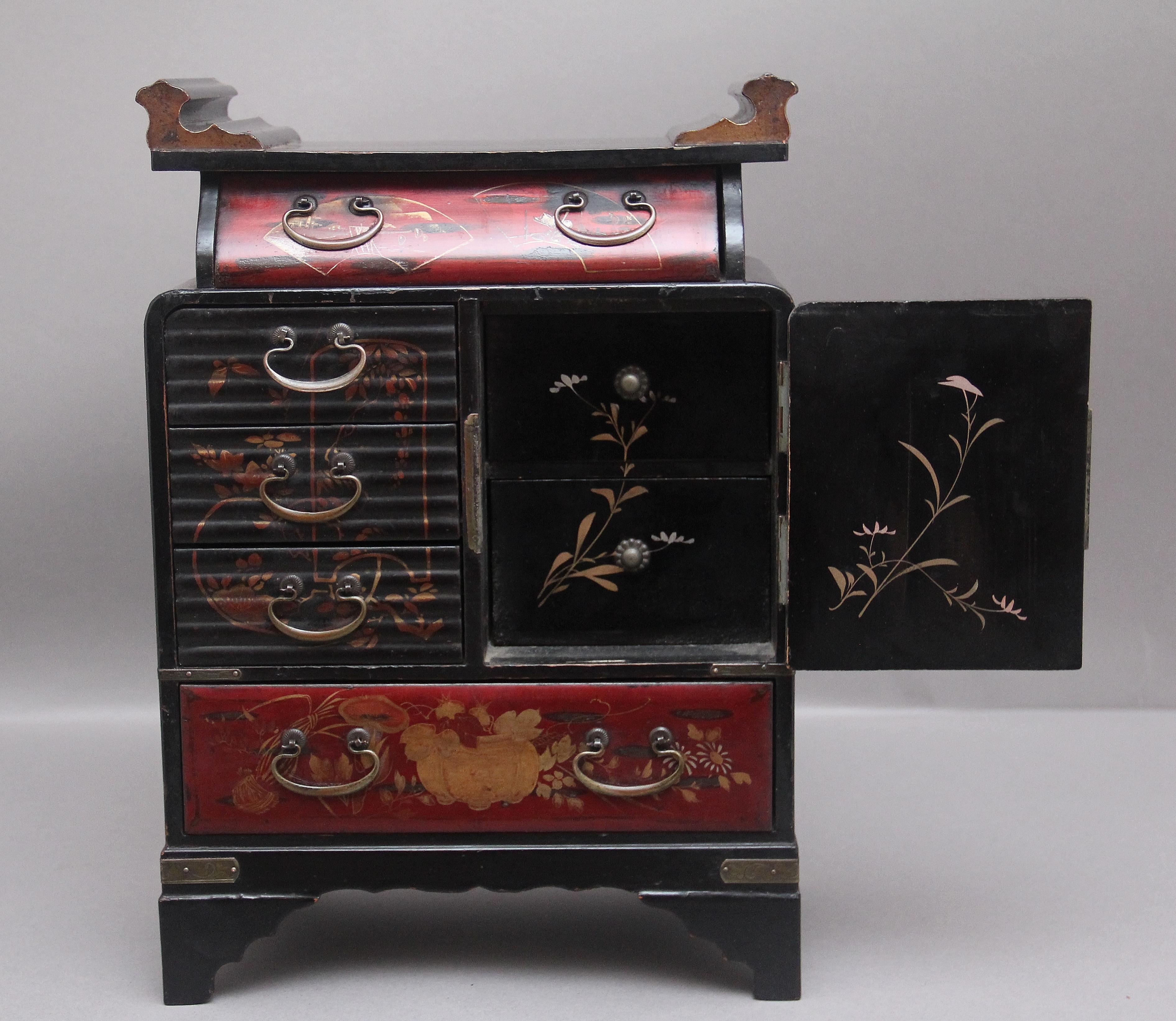 Lacquered 19th Century Japanese lacquered table cabinet from the Meiji period
