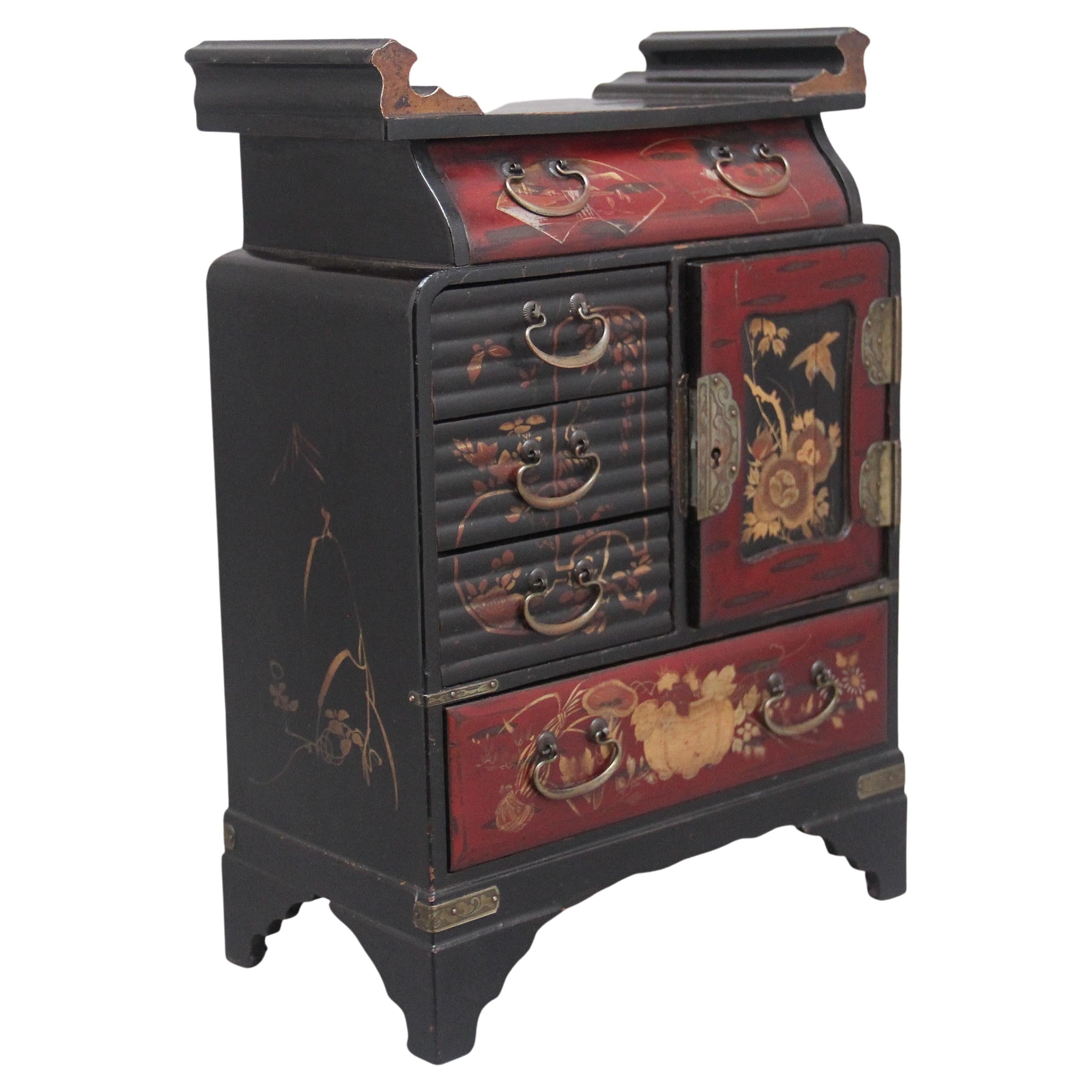 19th Century Japanese lacquered table cabinet from the Meiji period