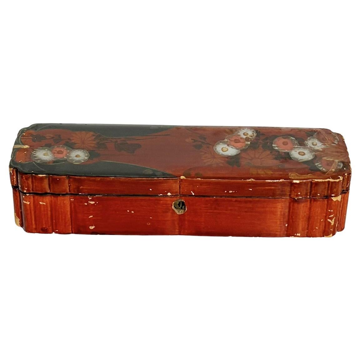 19th century Japanese lacquered wooden box For Sale