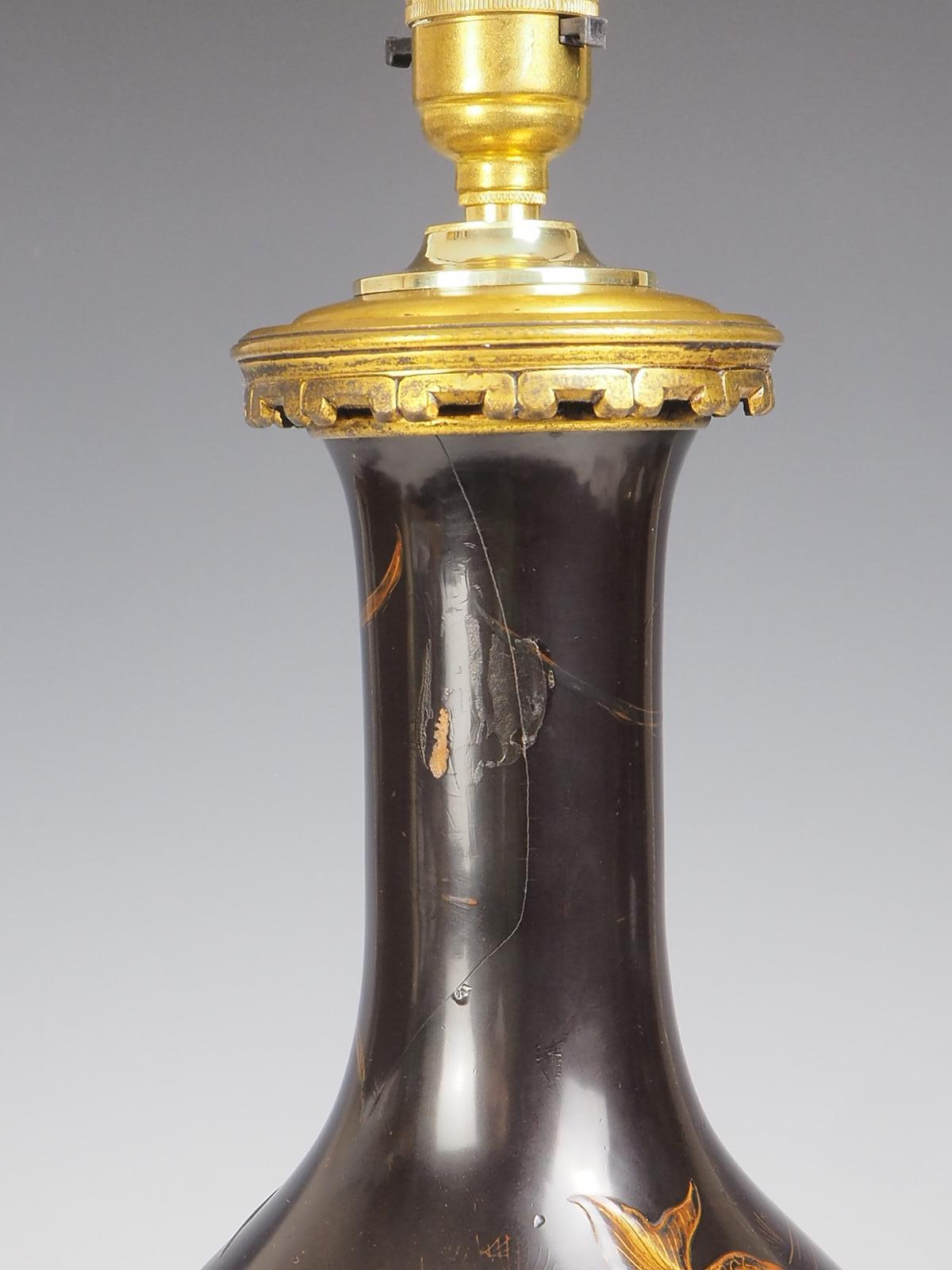 Lampe de table en porcelaine laquée japonaise du XIXe siècle en vente 11