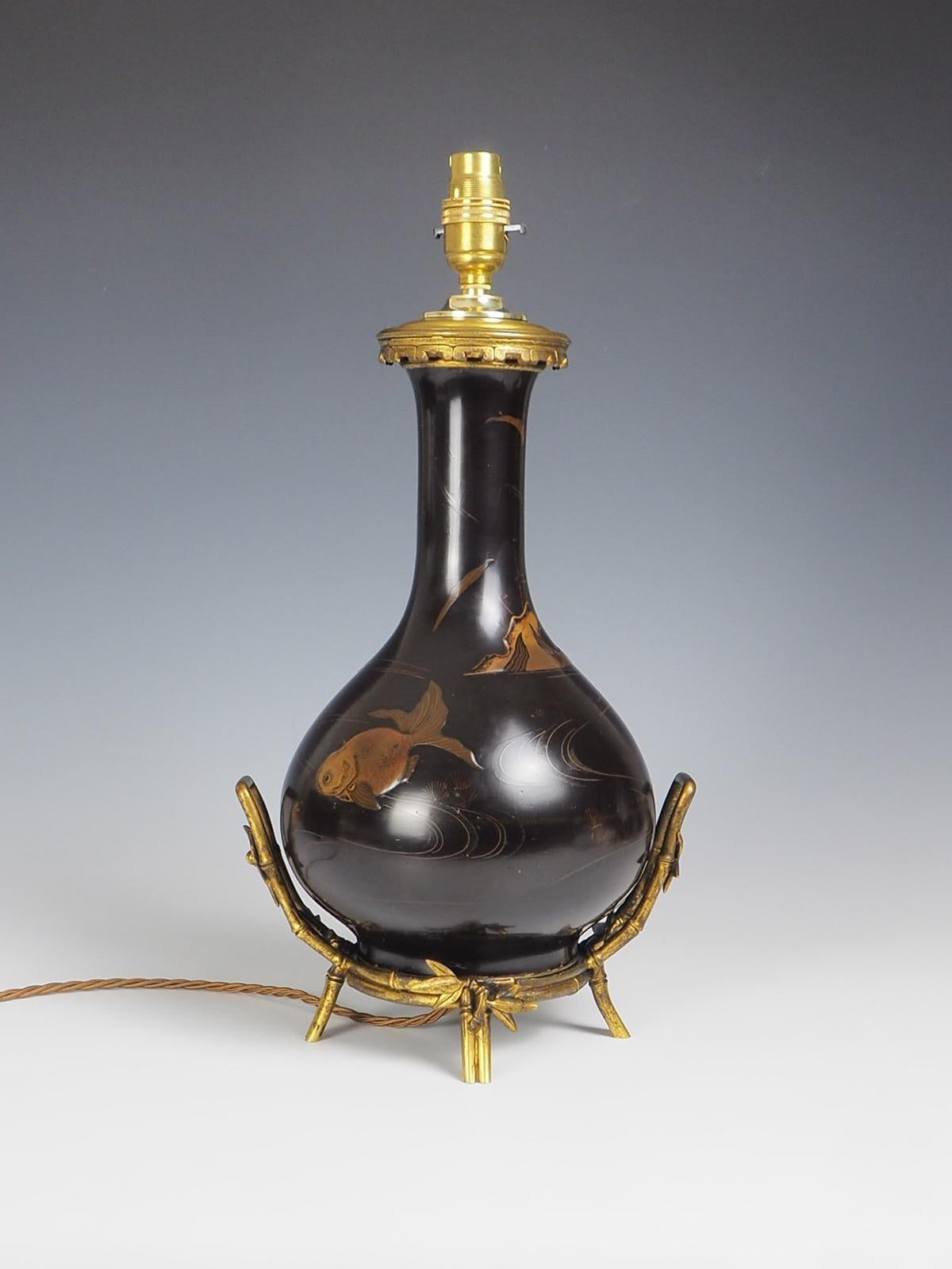 Lampe de table en porcelaine laquée japonaise du XIXe siècle en vente 15