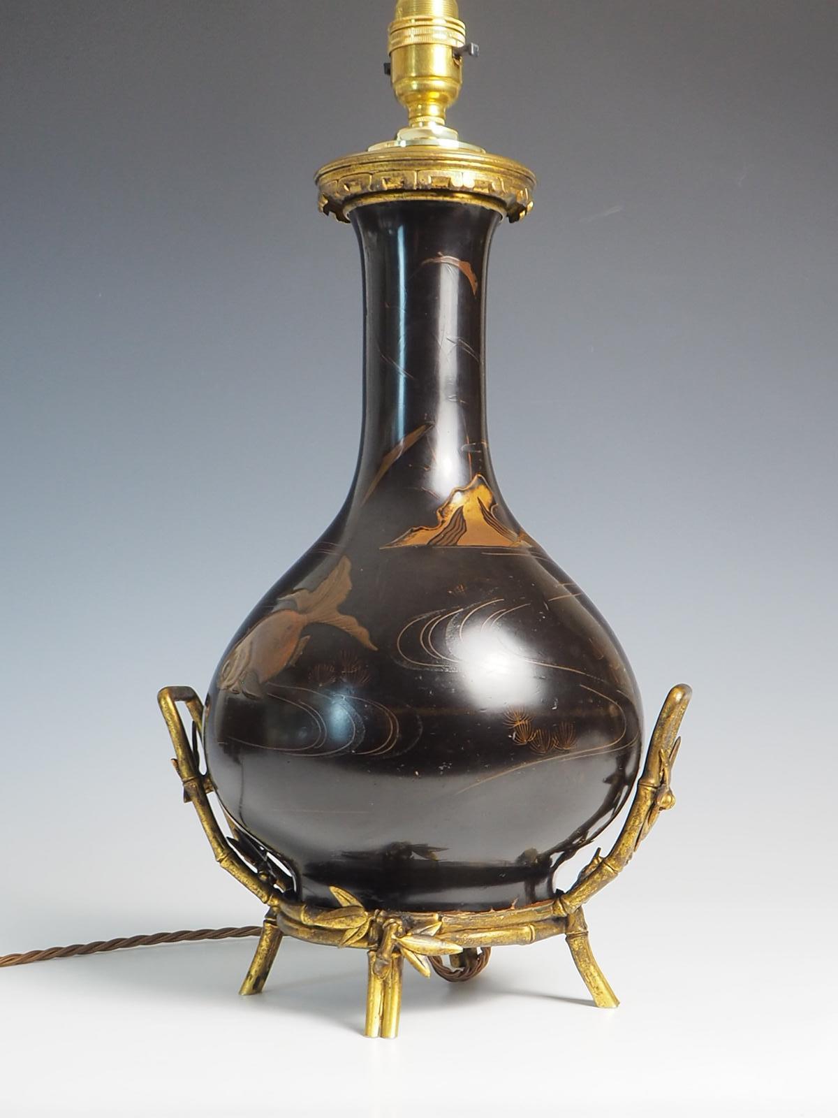 Lampe de table en porcelaine laquée japonaise du XIXe siècle en vente 1