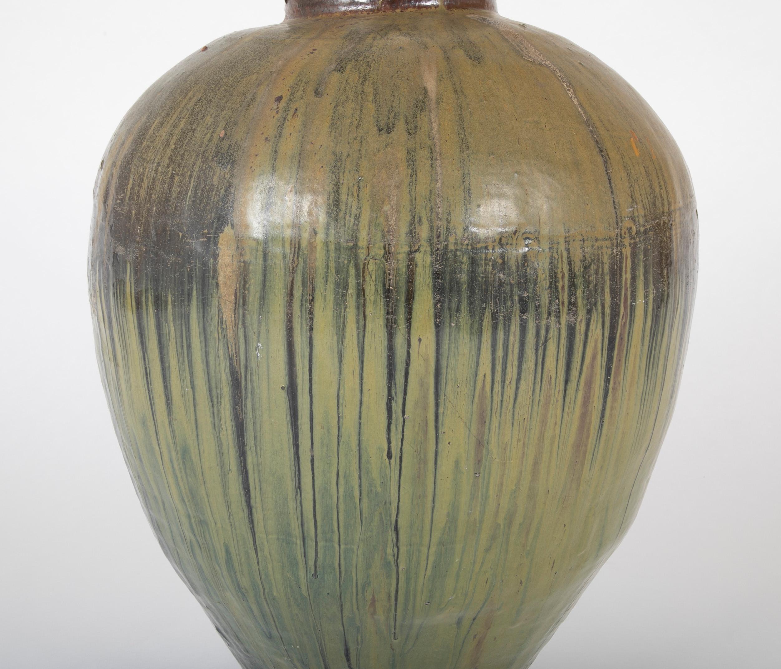 19th Century Japanese Large Scale Green Glazed Ceramic Storage Jar In Good Condition In Stamford, CT