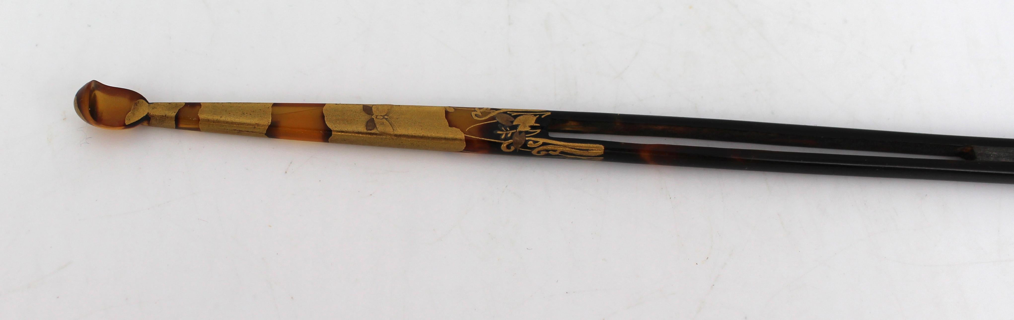 Set d'ornements de cheveux japonais Makie Kushi et Kanzashi du 19e siècle en vente 1
