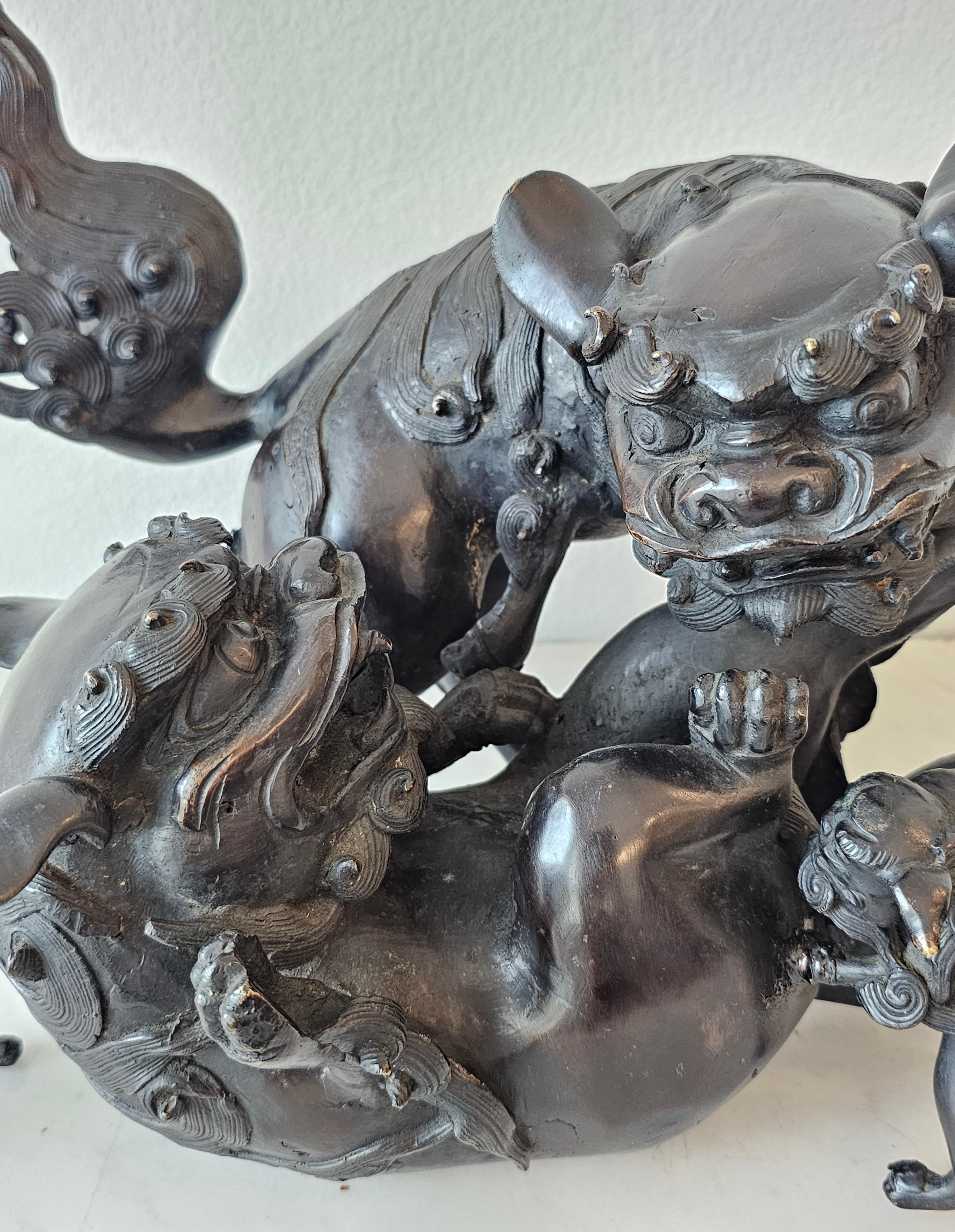 19th Century Japanese Meiji Era Patinated Bronze Foo Dog Lion Group Censer For Sale 15