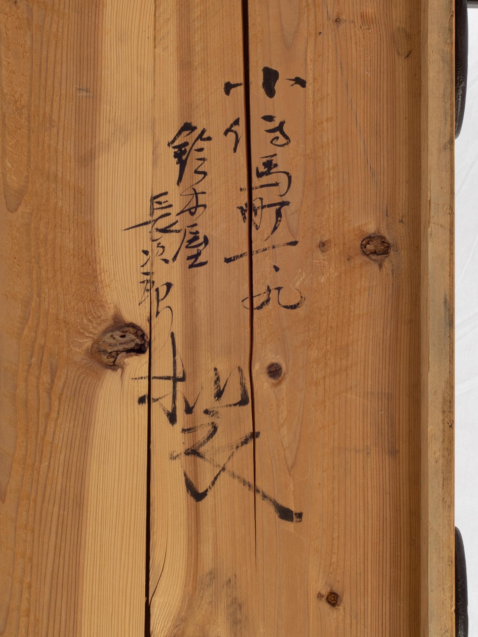 Arcón para Ropa Tansu de la Era Meiji Japonesa del Siglo XIX Sobre Soporte de Hierro en venta 1