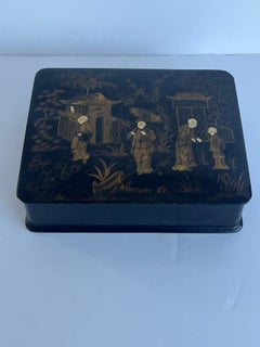 19th Century Japanese Meiji Lacquered Papier Mâché Hand-Painted Box. Ca 1875