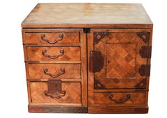 Meuble de rangement Kodansu du 19ème siècle en parqueterie de la période Meiji