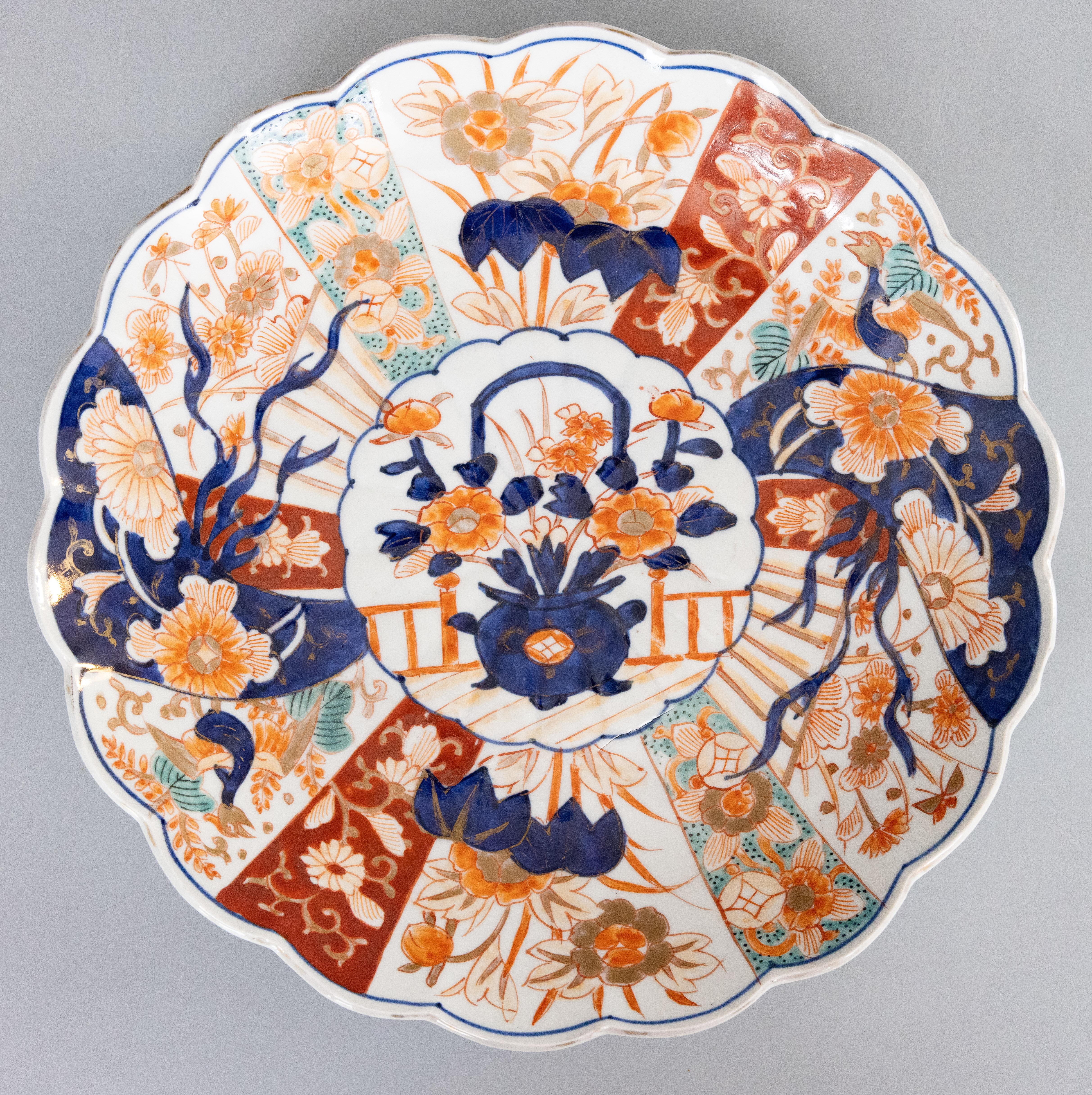 19th Century Japanese Meiji Period Imari Scalloped Charger Plate For Sale 1
