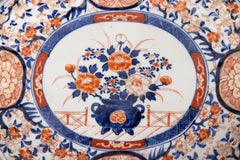 Vassoio da portata ovale smerlato con fiori del periodo Meiji del XIX secolo