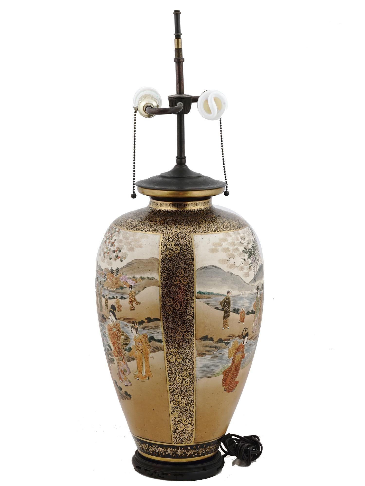 XIXe siècle Vase Satsuma japonais de la période Meiji du 19e siècle adapté comme lampe de bureau en vente