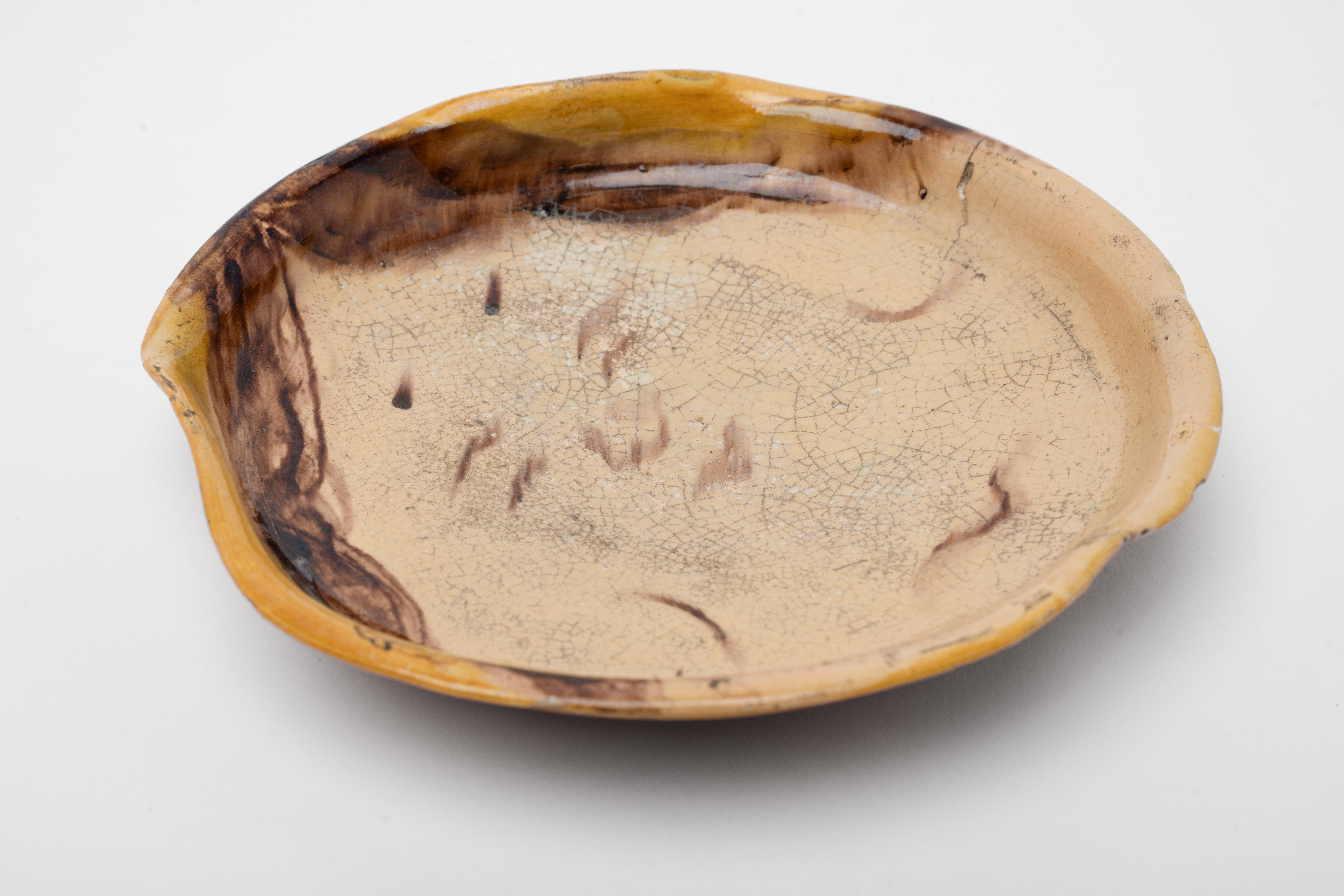Japanischer Okame (Otafuku)-Keramikteller aus dem 19. Jahrhundert (Gebrannt)