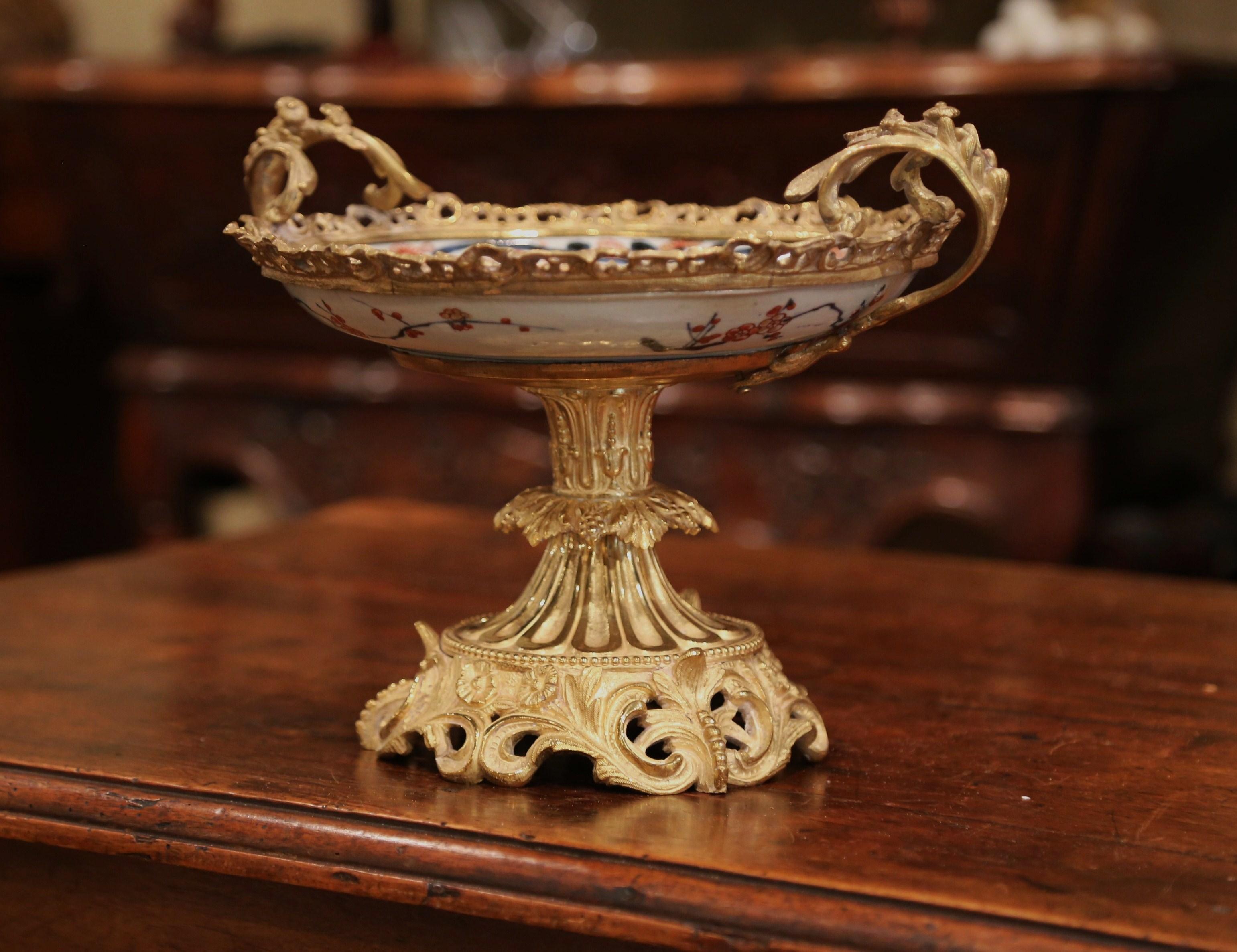 19th Century Japanese Painted Imari Shall Bowl on Bronze Dore Stand In Excellent Condition For Sale In Dallas, TX