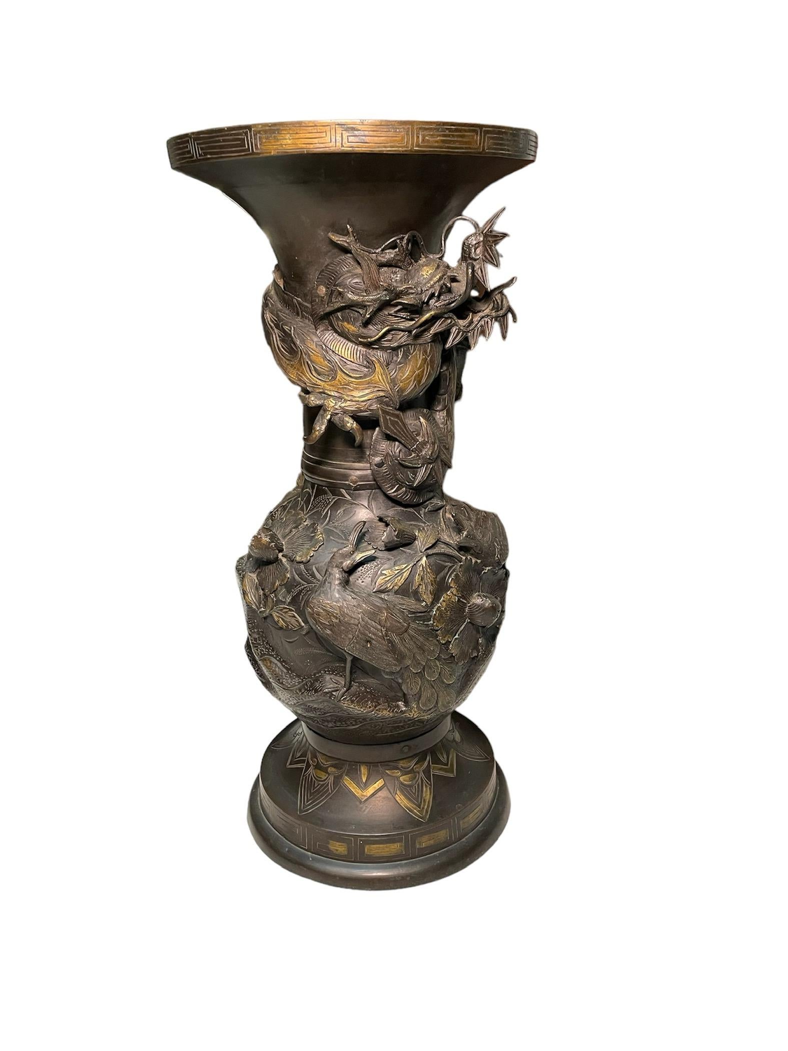 19th Century Japanese Pair of Bronze Urn Vases For Sale 6