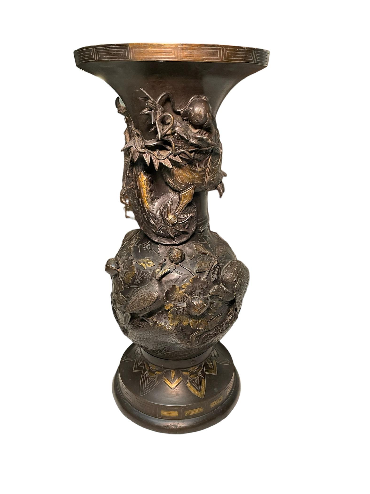 19th Century Japanese Pair of Bronze Urn Vases For Sale 11