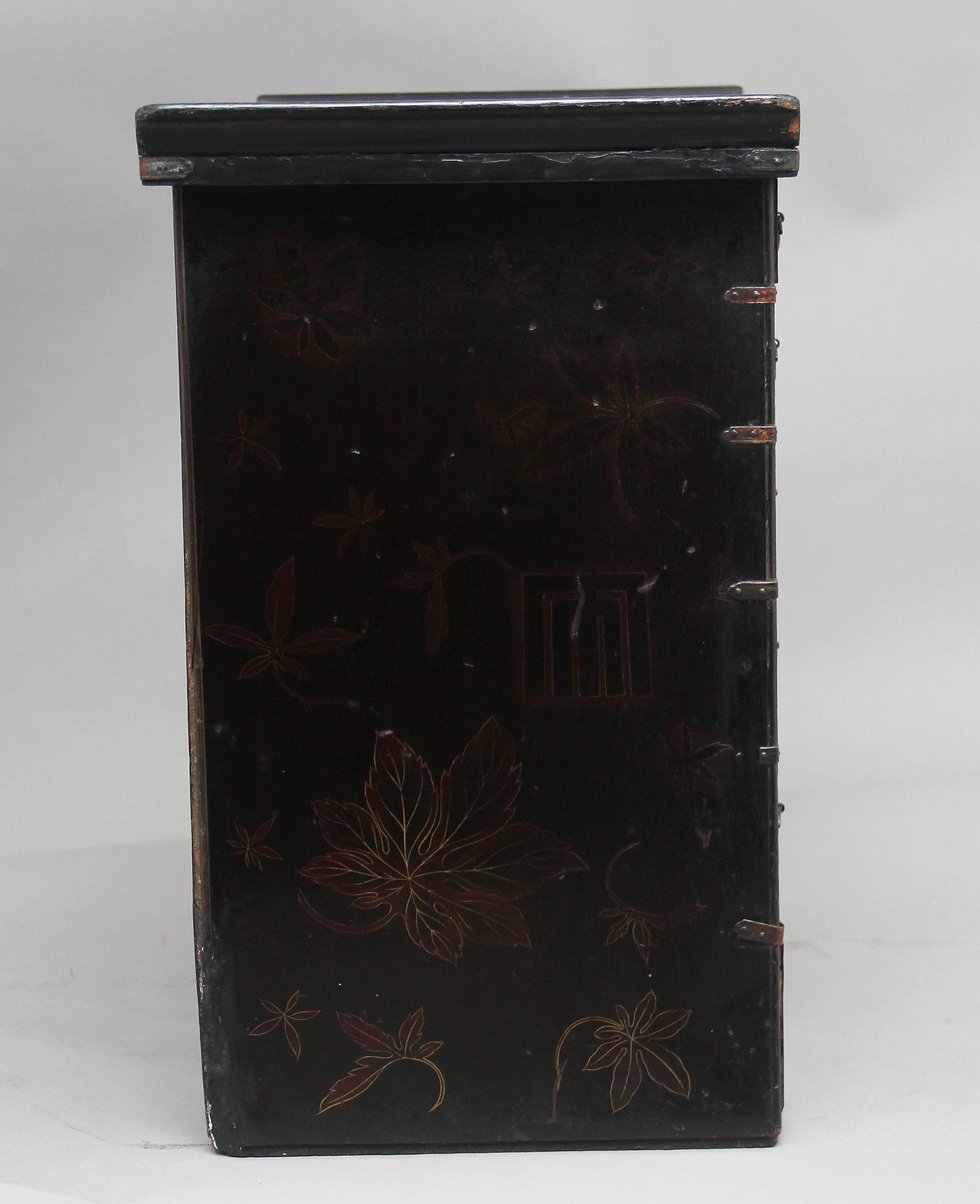 19th Century Japanese Parquetry and Lacquered Cabinet In Good Condition In Martlesham, GB