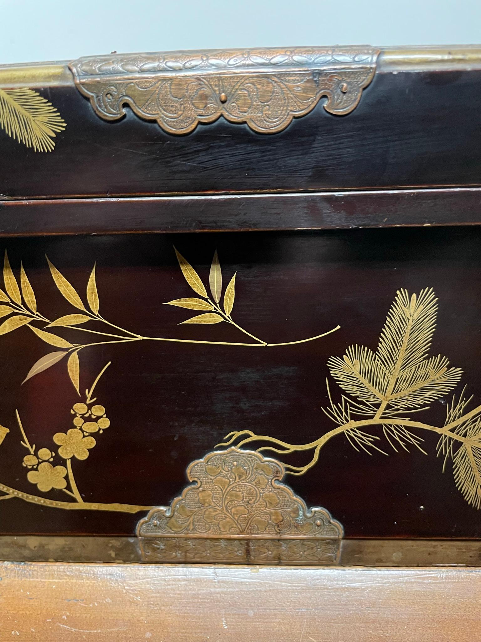 19th Century Japanese Plum Lacquer and Gilt Box with Etched Copper Mounts 8