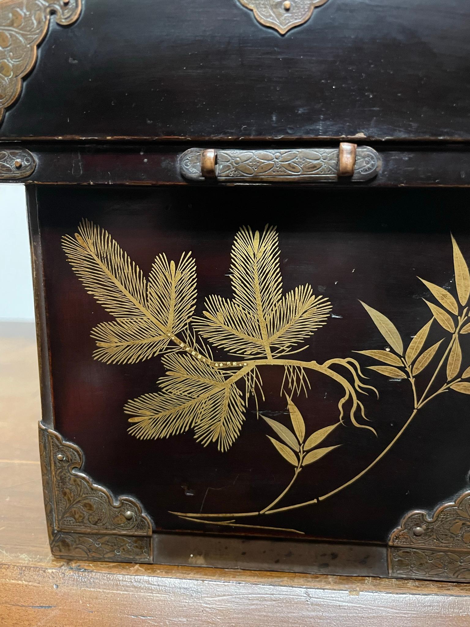 19th Century Japanese Plum Lacquer and Gilt Box with Etched Copper Mounts 10