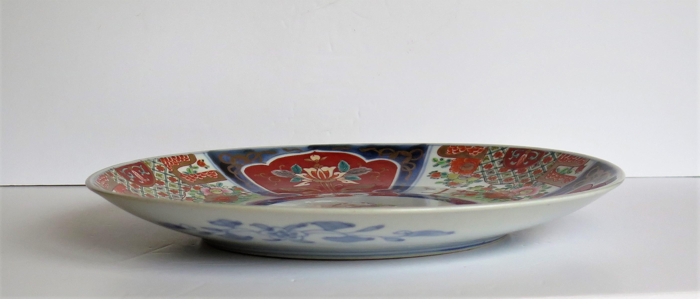 Japanese Porcelain Charger finely Hand Painted, Meiji Period circa 1880 For Sale 3